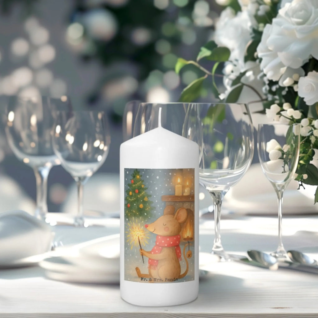 świeca mysz Boże Narodzenie Design Dekokerze, Osterkerze, Stumpenkerze, Dinnerkerze, Tischkerze, Kommunionskerze, Geburtskerze, Erinnerungskerze, Adventskerze, Tafelkerze, Zylinderkerze, Kerze Mit Spruch, Bedruckte Kerze, Dekorative Kerze, Schmuckkerze, Wunschkerze, Gartenkerze, Weihnachtskerze, Grosse Kerze, Erinnerungslicht, Handgemachte Kerze, Geburtstagskerze, Wachskerze, Laternenkerze, Hochzeitskerze, Blockkerze, Kerze Mit Motiv, Advent, Weihnachten, Nikolaus, Wintermotiv, Weihnachtsdeko, Heiligabend, Winter, Frohe Weihnachten, Weihnachtsmotiv, Mäuschen, Weihnachtsgruß, Weihnachtswunder, Maus