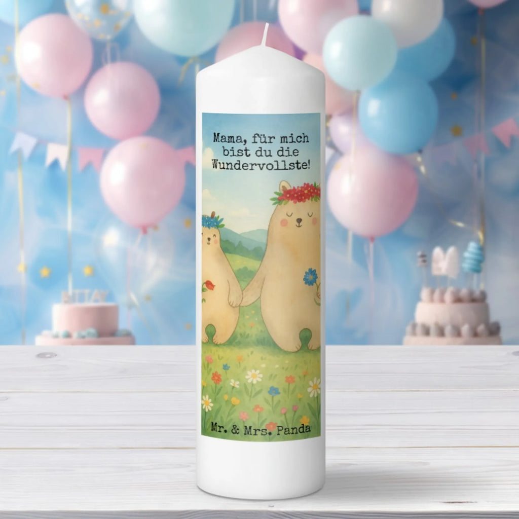 Kerze Bären mit Blumenkranz Design Fair-Trade-Kerze, Gartenkerze, Sojawachskerze, Kerze, Andachtskerze, Dinnerkerzenpaar, Kerze Für Ostern, Dinnerkerze, Votivkerze, Glas-Kerze, Kerze Für Advent, Laternenkerze, Kerze Mit Fotoeinleger, Tafelkerze, Kerze Ohne Duft, Duftkerze, Handgemachte Kerze, Handgegossene Kerze, Stabkerze, Stearin­kerze, Grabkerze, Grablicht, Bio-Kerze, Outdoor-Kerze, Metall-Kerze, Blockkerze, Kerze Mit Motiv, Gedenkkerze, Tischkerze, Kerze Für Taufe, Kerze Als Gastgeschenk, Streukerze, Kerze Mit Gravur, Kerze Mit Namensgravur, Teelicht, Kerze Mit Spruch, Kerze Für Firmung, Kerze Für Geburtstag, Kerze Mit Duft, Stumpenkerzen-Set, Kerze Für Weihnachten, Kerze Für Hochzeit, Stumpenkerze, Kerze Für Kommunion, Trauerkerze, Kerze Mit Prägung, Familie, Vatertag, Muttertag, Bruder, Schwester, Mama, Papa, Oma, Opa, Bären, Kind, Family, Geschenk Mama. Muttertag, Mutti, Mami, beste Mutter, Lieblingsmensch, Töchter, weltbeste Mama, Lieblingsmama, Kinder, Vorbild, Bär, Mutter, Tochter