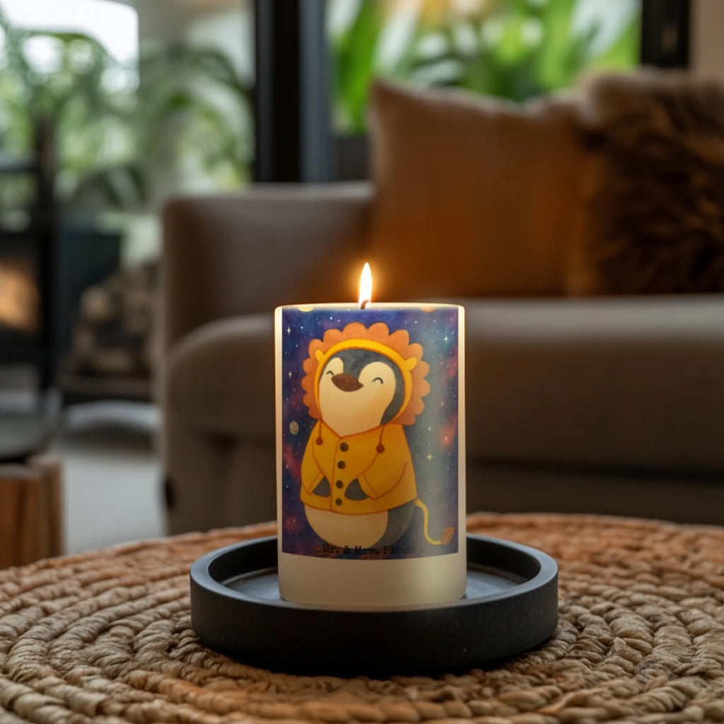 Kerze Löwe Astrologie Design Bio-Kerze, Kerze Mit Fotoeinleger, Fair-Trade-Kerze, Andachtskerze, Kerze Für Hochzeit, Stumpenkerze, Laternenkerze, Gartenkerze, Kerze Mit Gravur, Kerze Für Weihnachten, Grabkerze, Kerze Für Kommunion, Handgemachte Kerze, Handgegossene Kerze, Glas-Kerze, Kerze Für Geburtstag, Kerze Ohne Duft, Kerze Mit Spruch, Stumpenkerzen-Set, Streukerze, Teelicht, Stabkerze, Kerze Mit Namensgravur, Kerze Für Ostern, Dinnerkerze, Sojawachskerze, Kerze Mit Prägung, Outdoor-Kerze, Kerze Für Advent, Trauerkerze, Dinnerkerzenpaar, Kerze Für Taufe, Tafelkerze, Gedenkkerze, Kerze, Duftkerze, Blockkerze, Metall-Kerze, Stearin­kerze, Kerze Für Firmung, Kerze Als Gastgeschenk, Tischkerze, Kerze Mit Duft, Kerze Mit Motiv, Votivkerze, Grablicht, Tierkreiszeichen, Sternzeichen, Horoskop, Astrologie, Aszendent, Geburtstagsgeschenk, Geschenkidee zum Geburtstag, Sternzeichen Löwe, Löwe