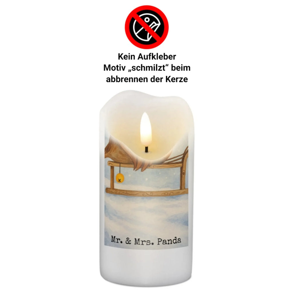 Kerze Rotkehlchen Schlitten Design Kerze Ohne Duft, Kerze, Kerze Für Geburtstag, Grabkerze, Tischkerze, Kerze Für Taufe, Fair-Trade-Kerze, Kerze Mit Namensgravur, Dinnerkerzenpaar, Stearin­kerze, Teelicht, Streukerze, Kerze Als Gastgeschenk, Kerze Mit Spruch, Kerze Für Firmung, Kerze Für Hochzeit, Kerze Für Kommunion, Kerze Mit Fotoeinleger, Grablicht, Votivkerze, Glas-Kerze, Duftkerze, Stumpenkerze, Laternenkerze, Handgegossene Kerze, Stumpenkerzen-Set, Kerze Mit Duft, Handgemachte Kerze, Kerze Mit Motiv, Tafelkerze, Stabkerze, Blockkerze, Outdoor-Kerze, Kerze Für Weihnachten, Kerze Für Advent, Metall-Kerze, Gartenkerze, Andachtskerze, Kerze Für Ostern, Dinnerkerze, Trauerkerze, Sojawachskerze, Kerze Mit Gravur, Gedenkkerze, Kerze Mit Prägung, Bio-Kerze, Winter, Weihnachten, Weihnachtsdeko, Nikolaus, Advent, Heiligabend, Wintermotiv, Vogel, Schlitten