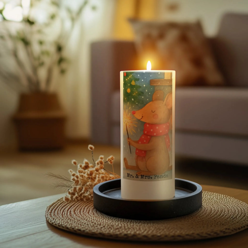 świeca mysz Boże Narodzenie Design Dekokerze, Osterkerze, Stumpenkerze, Dinnerkerze, Tischkerze, Kommunionskerze, Geburtskerze, Erinnerungskerze, Adventskerze, Tafelkerze, Zylinderkerze, Kerze Mit Spruch, Bedruckte Kerze, Dekorative Kerze, Schmuckkerze, Wunschkerze, Gartenkerze, Weihnachtskerze, Grosse Kerze, Erinnerungslicht, Handgemachte Kerze, Geburtstagskerze, Wachskerze, Laternenkerze, Hochzeitskerze, Blockkerze, Kerze Mit Motiv, Advent, Weihnachten, Nikolaus, Wintermotiv, Weihnachtsdeko, Heiligabend, Winter, Frohe Weihnachten, Weihnachtsmotiv, Mäuschen, Weihnachtsgruß, Weihnachtswunder, Maus