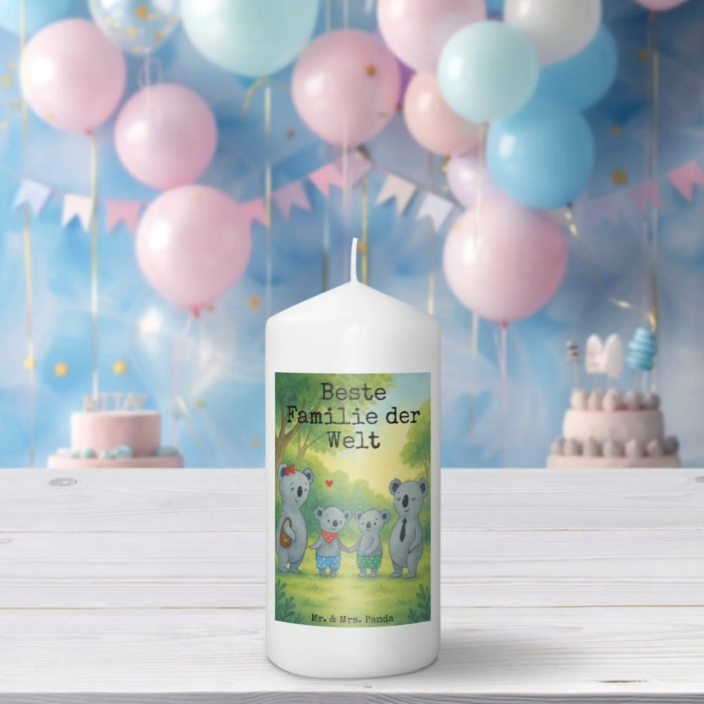 Kerze Koala Familie zwei Design Outdoor-Kerze, Kerze Für Firmung, Grablicht, Duftkerze, Kerze Mit Gravur, Dinnerkerze, Kerze Mit Namensgravur, Tischkerze, Kerze, Laternenkerze, Glas-Kerze, Metall-Kerze, Kerze Für Advent, Stumpenkerzen-Set, Grabkerze, Bio-Kerze, Fair-Trade-Kerze, Handgegossene Kerze, Kerze Mit Fotoeinleger, Kerze Für Kommunion, Kerze Als Gastgeschenk, Kerze Für Taufe, Votivkerze, Gedenkkerze, Kerze Mit Prägung, Dinnerkerzenpaar, Andachtskerze, Kerze Mit Spruch, Tafelkerze, Sojawachskerze, Stumpenkerze, Streukerze, Kerze Ohne Duft, Gartenkerze, Kerze Mit Motiv, Kerze Für Hochzeit, Teelicht, Kerze Für Geburtstag, Kerze Mit Duft, Handgemachte Kerze, Kerze Für Weihnachten, Trauerkerze, Stabkerze, Blockkerze, Kerze Für Ostern, Stearin­kerze, Familie, Vatertag, Muttertag, Bruder, Schwester, Mama, Papa, Oma, Opa, Lieblingsfamilie, Familienzeit, Koalafamilie, Koala, Koalabär, Familienleben, beste Familie