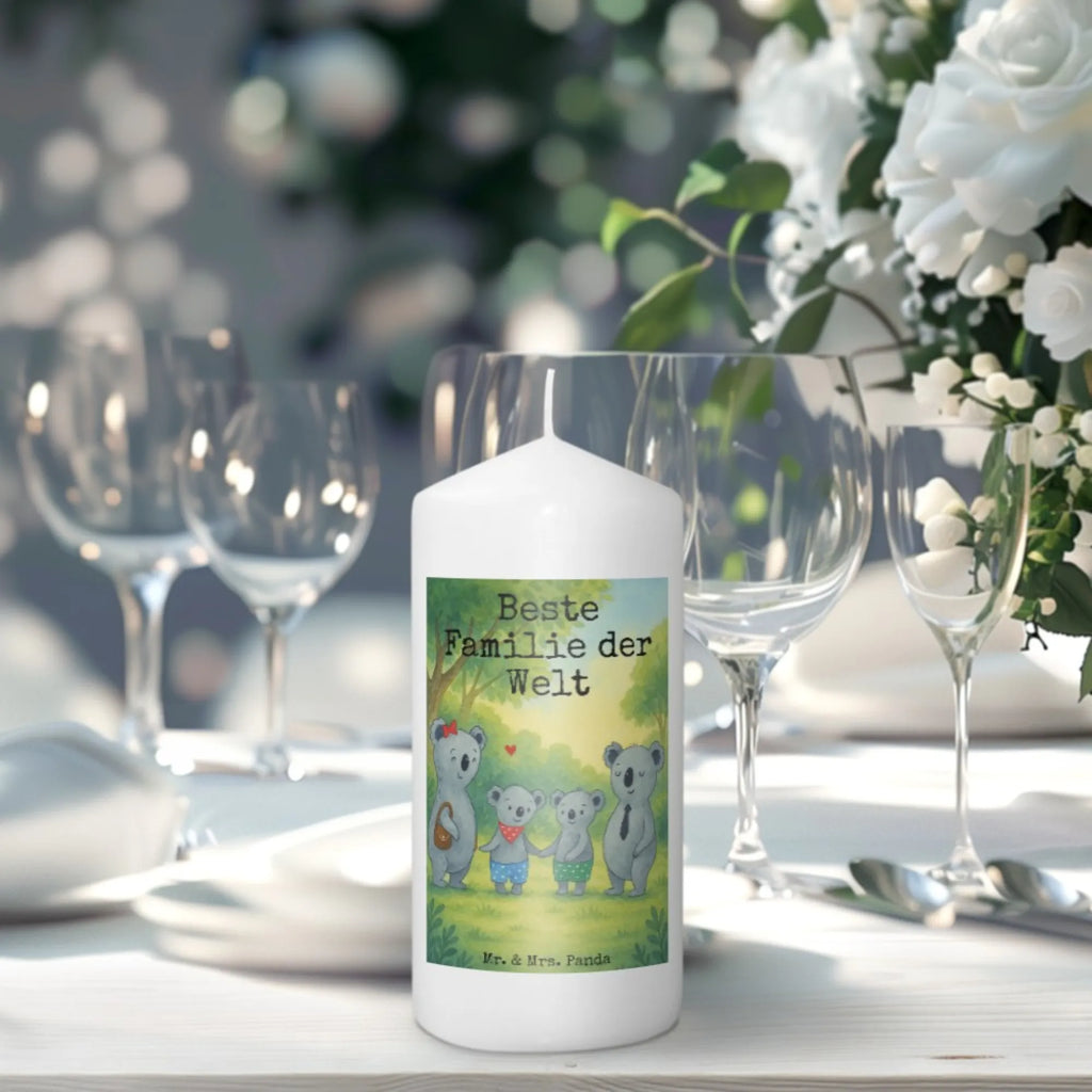 Kerze Koala Familie zwei Design Outdoor-Kerze, Kerze Für Firmung, Grablicht, Duftkerze, Kerze Mit Gravur, Dinnerkerze, Kerze Mit Namensgravur, Tischkerze, Kerze, Laternenkerze, Glas-Kerze, Metall-Kerze, Kerze Für Advent, Stumpenkerzen-Set, Grabkerze, Bio-Kerze, Fair-Trade-Kerze, Handgegossene Kerze, Kerze Mit Fotoeinleger, Kerze Für Kommunion, Kerze Als Gastgeschenk, Kerze Für Taufe, Votivkerze, Gedenkkerze, Kerze Mit Prägung, Dinnerkerzenpaar, Andachtskerze, Kerze Mit Spruch, Tafelkerze, Sojawachskerze, Stumpenkerze, Streukerze, Kerze Ohne Duft, Gartenkerze, Kerze Mit Motiv, Kerze Für Hochzeit, Teelicht, Kerze Für Geburtstag, Kerze Mit Duft, Handgemachte Kerze, Kerze Für Weihnachten, Trauerkerze, Stabkerze, Blockkerze, Kerze Für Ostern, Stearin­kerze, Familie, Vatertag, Muttertag, Bruder, Schwester, Mama, Papa, Oma, Opa, Lieblingsfamilie, Familienzeit, Koalafamilie, Koala, Koalabär, Familienleben, beste Familie