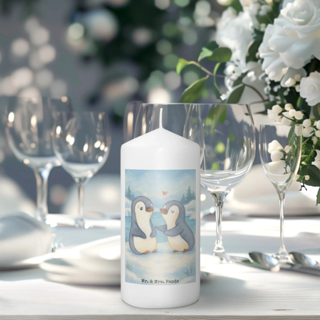 Kerze Pinguine trösten Design Grablicht, Kerze Ohne Duft, Laternenkerze, Streukerze, Kerze Für Kommunion, Dinnerkerzenpaar, Duftkerze, Stearin­kerze, Kerze Mit Gravur, Gartenkerze, Kerze Mit Namensgravur, Gedenkkerze, Kerze Für Weihnachten, Metall-Kerze, Sojawachskerze, Glas-Kerze, Tischkerze, Kerze, Kerze Mit Prägung, Handgemachte Kerze, Trauerkerze, Kerze Mit Spruch, Teelicht, Kerze Für Taufe, Andachtskerze, Stabkerze, Kerze Für Geburtstag, Stumpenkerze, Kerze Für Firmung, Handgegossene Kerze, Blockkerze, Fair-Trade-Kerze, Kerze Mit Duft, Kerze Als Gastgeschenk, Kerze Für Ostern, Kerze Mit Motiv, Stumpenkerzen-Set, Bio-Kerze, Kerze Mit Fotoeinleger, Kerze Für Advent, Outdoor-Kerze, Kerze Für Hochzeit, Votivkerze, Dinnerkerze, Grabkerze, Tafelkerze, Liebe, Partner, Freund, Freundin, Ehemann, Ehefrau, Heiraten, Verlobung, Heiratsantrag, Liebesgeschenk, Jahrestag, Hocheitstag, für Männer, Geschenk für Partner, Hochzeitstag, Mitbringsel, Liebesbeweis, Geschenk für Freundin, Valentinstag, für Ehemann, Geschenk für Frauen