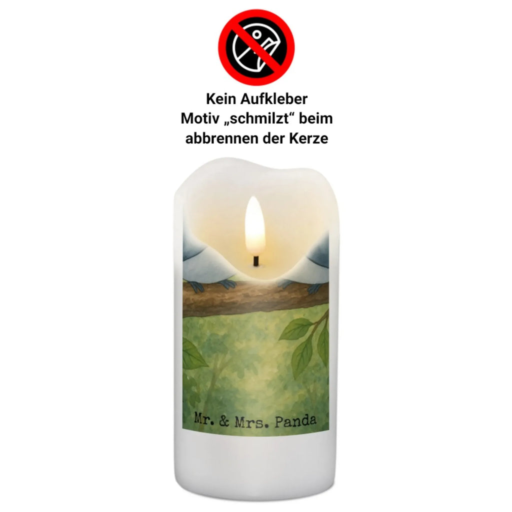 Kerze Turteltauben Liebe Design Kerze Für Firmung, Bio-Kerze, Kerze Für Ostern, Stabkerze, Handgegossene Kerze, Votivkerze, Streukerze, Handgemachte Kerze, Blockkerze, Grabkerze, Trauerkerze, Kerze Mit Prägung, Tafelkerze, Kerze Für Geburtstag, Fair-Trade-Kerze, Kerze Mit Motiv, Kerze Mit Namensgravur, Stearin­kerze, Sojawachskerze, Stumpenkerzen-Set, Laternenkerze, Kerze Mit Spruch, Kerze Ohne Duft, Kerze Mit Gravur, Duftkerze, Gedenkkerze, Kerze Für Advent, Glas-Kerze, Kerze Für Kommunion, Tischkerze, Grablicht, Teelicht, Andachtskerze, Dinnerkerze, Kerze, Metall-Kerze, Kerze Für Taufe, Kerze Für Hochzeit, Stumpenkerze, Dinnerkerzenpaar, Gartenkerze, Kerze Mit Duft, Kerze Für Weihnachten, Kerze Mit Fotoeinleger, Kerze Als Gastgeschenk, Outdoor-Kerze, Liebe, Partner, Freund, Freundin, Ehemann, Ehefrau, Heiraten, Verlobung, Heiratsantrag, Liebesgeschenk, Jahrestag, Hocheitstag, Verliebt, Tauben, Geschenk Hochzeit, Geschenk Freund, Turteltäubchen, Hochzeitstag, Turteltauben, Verlobt, Liebesbeweis, Geschenk Freundin, Verheiratet