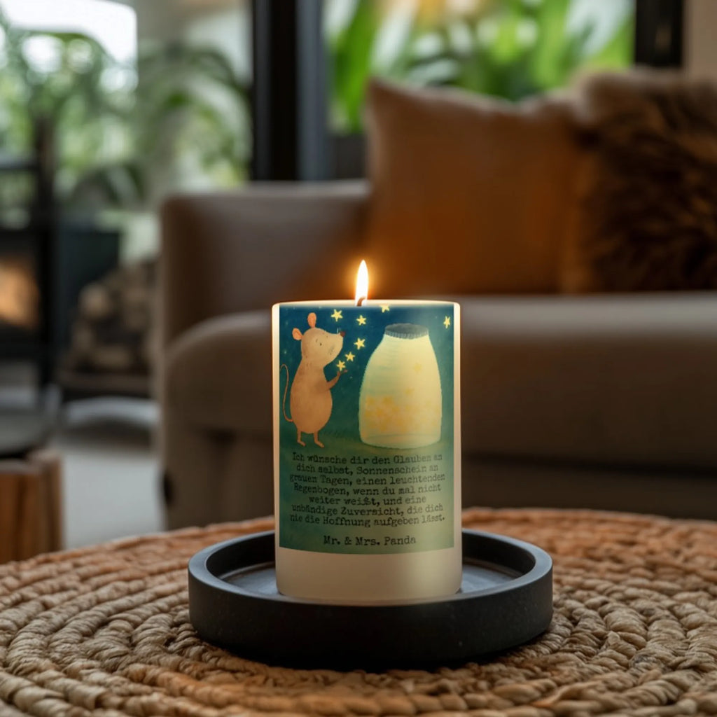 Kerze Maus Sterne Design Andachtskerze, Kerze Mit Gravur, Kerze Für Weihnachten, Kerze Mit Motiv, Gartenkerze, Metall-Kerze, Blockkerze, Kerze, Tischkerze, Kerze Für Geburtstag, Gedenkkerze, Kerze Für Taufe, Tafelkerze, Laternenkerze, Kerze Mit Fotoeinleger, Handgemachte Kerze, Streukerze, Dinnerkerzenpaar, Grabkerze, Stumpenkerze, Bio-Kerze, Kerze Für Hochzeit, Fair-Trade-Kerze, Trauerkerze, Dinnerkerze, Votivkerze, Kerze Mit Spruch, Kerze Für Kommunion, Stearin­kerze, Kerze Für Advent, Grablicht, Teelicht, Kerze Für Firmung, Kerze Mit Prägung, Kerze Ohne Duft, Stumpenkerzen-Set, Kerze Mit Duft, Kerze Als Gastgeschenk, Kerze Für Ostern, Outdoor-Kerze, Glas-Kerze, Handgegossene Kerze, Stabkerze, Kerze Mit Namensgravur, Duftkerze, Sojawachskerze, Tiermotive, Gute Laune, lustige Sprüche, Tiere, Schwangerschaft, Sterne, Hoffnung, Träume, Taufe, Geburtstag, Wunsch, Kindergeburtstag, Taufgeschenk, Kind, erstes Kind, Maus, Geburt
