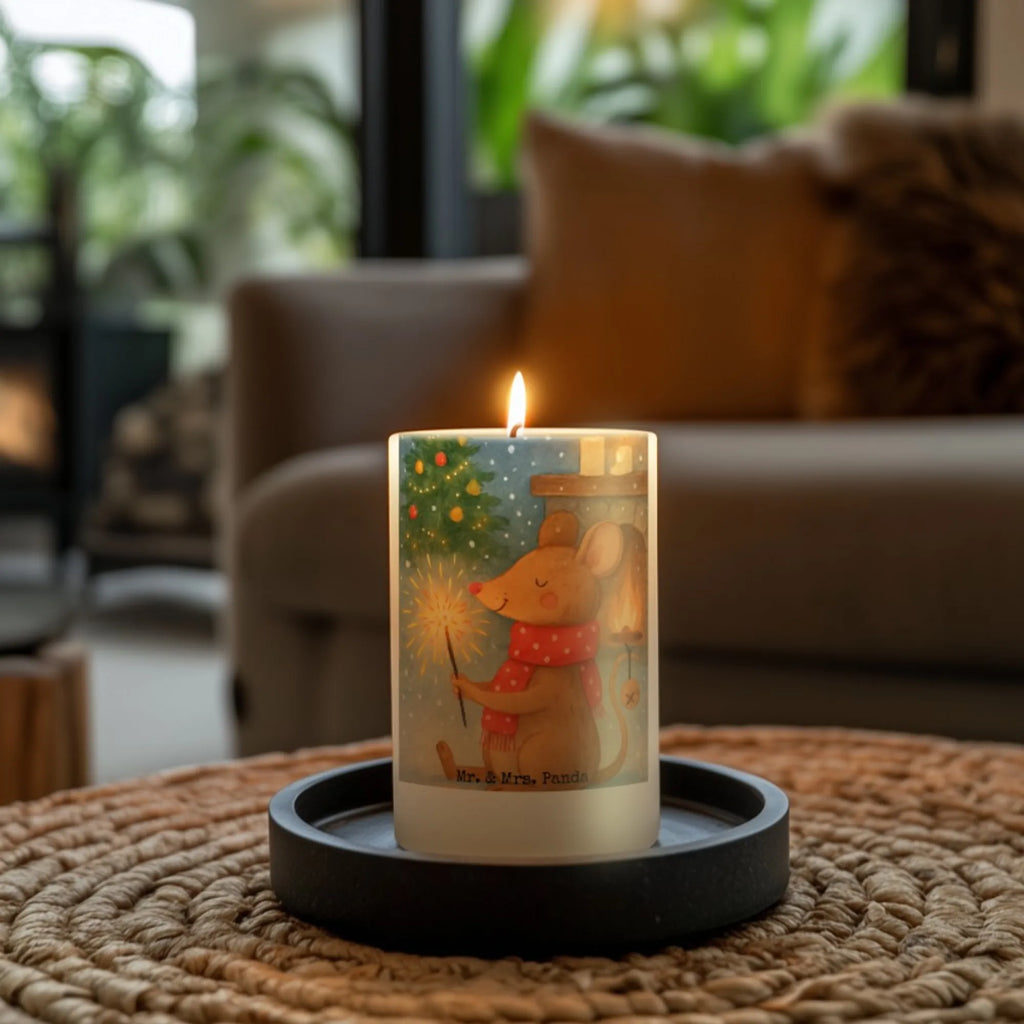 świeca mysz Boże Narodzenie Design Dekokerze, Osterkerze, Stumpenkerze, Dinnerkerze, Tischkerze, Kommunionskerze, Geburtskerze, Erinnerungskerze, Adventskerze, Tafelkerze, Zylinderkerze, Kerze Mit Spruch, Bedruckte Kerze, Dekorative Kerze, Schmuckkerze, Wunschkerze, Gartenkerze, Weihnachtskerze, Grosse Kerze, Erinnerungslicht, Handgemachte Kerze, Geburtstagskerze, Wachskerze, Laternenkerze, Hochzeitskerze, Blockkerze, Kerze Mit Motiv, Advent, Weihnachten, Nikolaus, Wintermotiv, Weihnachtsdeko, Heiligabend, Winter, Frohe Weihnachten, Weihnachtsmotiv, Mäuschen, Weihnachtsgruß, Weihnachtswunder, Maus