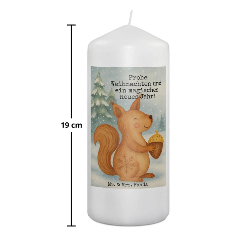 Kerze Eichhörnchen Weihnachten Design Gedenkkerze, Teelicht, Kerze Für Firmung, Tischkerze, Fair-Trade-Kerze, Kerze Für Kommunion, Gartenkerze, Stearin­kerze, Kerze Mit Prägung, Duftkerze, Glas-Kerze, Kerze Für Geburtstag, Trauerkerze, Streukerze, Dinnerkerze, Kerze Mit Duft, Handgegossene Kerze, Outdoor-Kerze, Metall-Kerze, Votivkerze, Kerze, Laternenkerze, Grablicht, Stumpenkerze, Kerze Mit Fotoeinleger, Kerze Für Weihnachten, Kerze Als Gastgeschenk, Handgemachte Kerze, Kerze Mit Motiv, Andachtskerze, Kerze Mit Gravur, Kerze Für Ostern, Blockkerze, Grabkerze, Kerze Mit Spruch, Kerze Für Taufe, Kerze Für Hochzeit, Sojawachskerze, Kerze Mit Namensgravur, Dinnerkerzenpaar, Stabkerze, Tafelkerze, Kerze Für Advent, Kerze Ohne Duft, Bio-Kerze, Stumpenkerzen-Set, Winter, Weihnachten, Weihnachtsdeko, Nikolaus, Advent, Heiligabend, Wintermotiv, Guten Rutsch, Frohe Weihnachten, Weihnachtsgruß, Frohes neues Jahr, Weihnachtsmotiv, Neujahr, Vogel