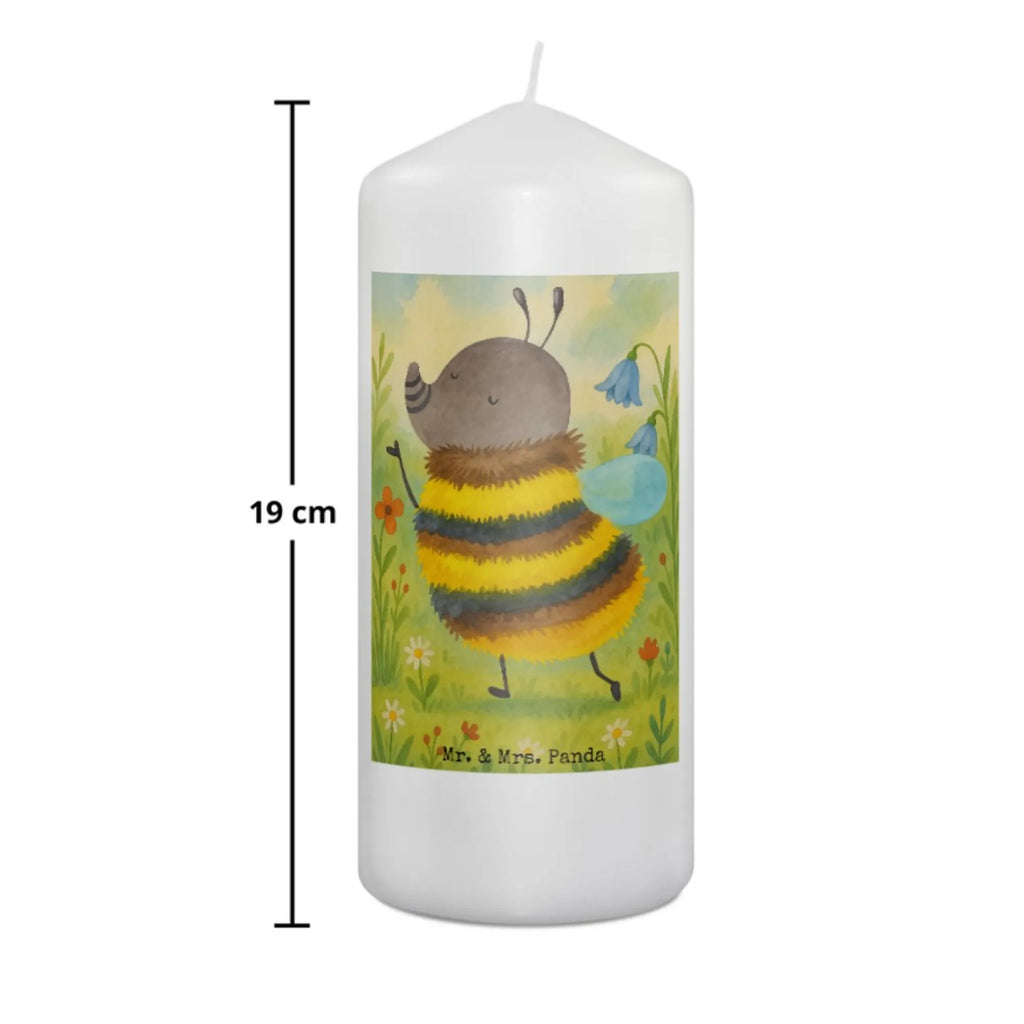 Kerze Hummel flauschig Design Kerze, Kerze Für Firmung, Kerze Mit Motiv, Gartenkerze, Kerze Für Ostern, Metall-Kerze, Bio-Kerze, Kerze Für Taufe, Trauerkerze, Kerze Für Hochzeit, Votivkerze, Kerze Mit Spruch, Kerze Mit Duft, Kerze Mit Fotoeinleger, Laternenkerze, Kerze Für Kommunion, Grablicht, Tischkerze, Sojawachskerze, Stabkerze, Kerze Mit Prägung, Tafelkerze, Kerze Ohne Duft, Gedenkkerze, Dinnerkerzenpaar, Kerze Für Weihnachten, Fair-Trade-Kerze, Kerze Mit Gravur, Kerze Als Gastgeschenk, Streukerze, Kerze Für Geburtstag, Andachtskerze, Kerze Für Advent, Outdoor-Kerze, Blockkerze, Stearin­kerze, Handgegossene Kerze, Stumpenkerze, Kerze Mit Namensgravur, Duftkerze, Grabkerze, Teelicht, Handgemachte Kerze, Stumpenkerzen-Set, Glas-Kerze, Dinnerkerze, Tiermotive, Gute Laune, lustige Sprüche, Tiere, Hummel, Biene, Blume, Natur, Flauschig
