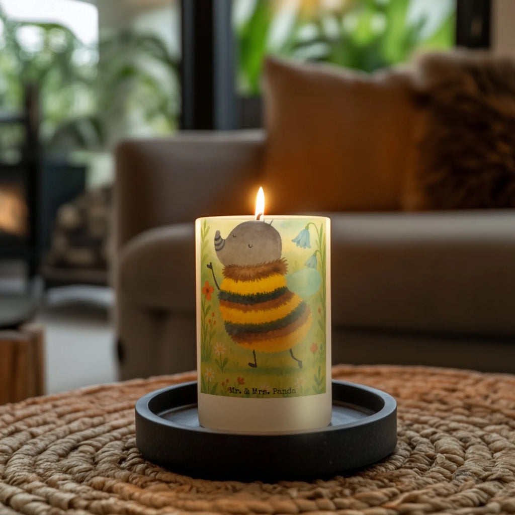 Kerze Hummel flauschig Design Kerze, Kerze Für Firmung, Kerze Mit Motiv, Gartenkerze, Kerze Für Ostern, Metall-Kerze, Bio-Kerze, Kerze Für Taufe, Trauerkerze, Kerze Für Hochzeit, Votivkerze, Kerze Mit Spruch, Kerze Mit Duft, Kerze Mit Fotoeinleger, Laternenkerze, Kerze Für Kommunion, Grablicht, Tischkerze, Sojawachskerze, Stabkerze, Kerze Mit Prägung, Tafelkerze, Kerze Ohne Duft, Gedenkkerze, Dinnerkerzenpaar, Kerze Für Weihnachten, Fair-Trade-Kerze, Kerze Mit Gravur, Kerze Als Gastgeschenk, Streukerze, Kerze Für Geburtstag, Andachtskerze, Kerze Für Advent, Outdoor-Kerze, Blockkerze, Stearin­kerze, Handgegossene Kerze, Stumpenkerze, Kerze Mit Namensgravur, Duftkerze, Grabkerze, Teelicht, Handgemachte Kerze, Stumpenkerzen-Set, Glas-Kerze, Dinnerkerze, Tiermotive, Gute Laune, lustige Sprüche, Tiere, Hummel, Biene, Blume, Natur, Flauschig