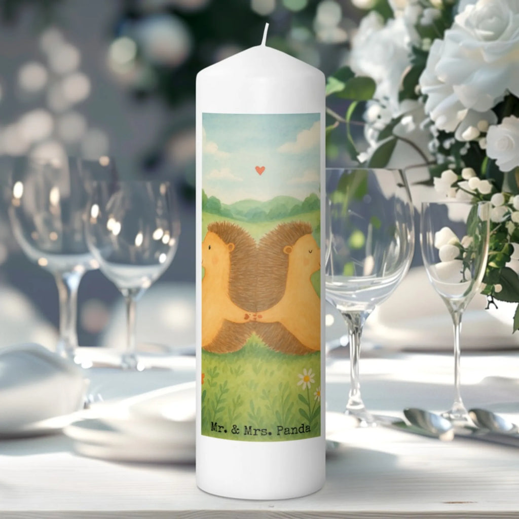 Kerze Igel händchenhaltend Design Kerze Für Weihnachten, Stearin­kerze, Kerze Mit Namensgravur, Metall-Kerze, Kerze Für Ostern, Stabkerze, Streukerze, Kerze Für Kommunion, Outdoor-Kerze, Kerze Ohne Duft, Handgemachte Kerze, Grabkerze, Kerze Mit Fotoeinleger, Gartenkerze, Dinnerkerze, Teelicht, Dinnerkerzenpaar, Kerze Mit Spruch, Andachtskerze, Kerze Mit Motiv, Kerze Für Firmung, Laternenkerze, Grablicht, Stumpenkerzen-Set, Duftkerze, Tafelkerze, Kerze, Kerze Mit Duft, Bio-Kerze, Kerze Für Geburtstag, Trauerkerze, Stumpenkerze, Votivkerze, Handgegossene Kerze, Kerze Als Gastgeschenk, Gedenkkerze, Blockkerze, Kerze Mit Prägung, Sojawachskerze, Tischkerze, Kerze Für Hochzeit, Fair-Trade-Kerze, Kerze Mit Gravur, Glas-Kerze, Kerze Für Taufe, Kerze Für Advent, Liebe, Partner, Freund, Freundin, Ehemann, Ehefrau, Heiraten, Verlobung, Heiratsantrag, Liebesgeschenk, Jahrestag, Hocheitstag, Liebesbeweis, Igel, Lieblingsmensch, Igelliebe, Gemeinsamkeit, Geschenk für zwei, große Liebe, Hand in Hand, Hochzeit, Liebesbotschaft, Love