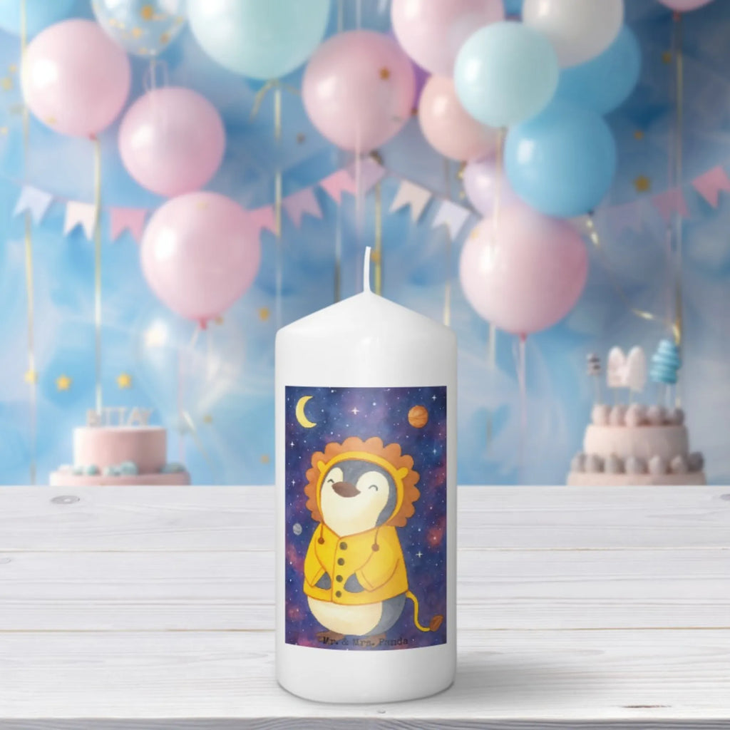 Kerze Löwe Astrologie Design Bio-Kerze, Kerze Mit Fotoeinleger, Fair-Trade-Kerze, Andachtskerze, Kerze Für Hochzeit, Stumpenkerze, Laternenkerze, Gartenkerze, Kerze Mit Gravur, Kerze Für Weihnachten, Grabkerze, Kerze Für Kommunion, Handgemachte Kerze, Handgegossene Kerze, Glas-Kerze, Kerze Für Geburtstag, Kerze Ohne Duft, Kerze Mit Spruch, Stumpenkerzen-Set, Streukerze, Teelicht, Stabkerze, Kerze Mit Namensgravur, Kerze Für Ostern, Dinnerkerze, Sojawachskerze, Kerze Mit Prägung, Outdoor-Kerze, Kerze Für Advent, Trauerkerze, Dinnerkerzenpaar, Kerze Für Taufe, Tafelkerze, Gedenkkerze, Kerze, Duftkerze, Blockkerze, Metall-Kerze, Stearin­kerze, Kerze Für Firmung, Kerze Als Gastgeschenk, Tischkerze, Kerze Mit Duft, Kerze Mit Motiv, Votivkerze, Grablicht, Tierkreiszeichen, Sternzeichen, Horoskop, Astrologie, Aszendent, Geburtstagsgeschenk, Geschenkidee zum Geburtstag, Sternzeichen Löwe, Löwe