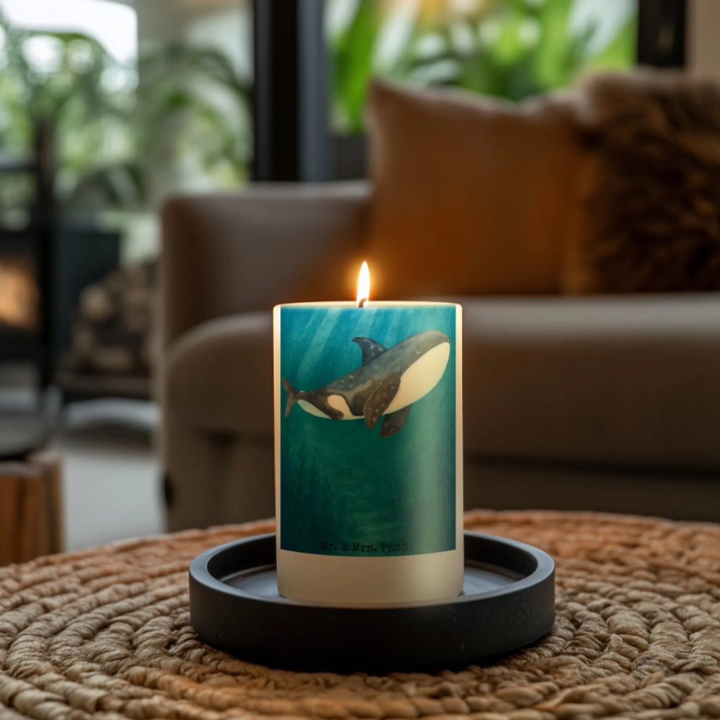 Kerze Orca Design Stearin­kerze, Stumpenkerze, Kerze Für Taufe, Stabkerze, Grabkerze, Kerze Mit Spruch, Streukerze, Kerze Für Firmung, Kerze Mit Fotoeinleger, Kerze Für Kommunion, Andachtskerze, Teelicht, Outdoor-Kerze, Kerze Für Geburtstag, Gartenkerze, Fair-Trade-Kerze, Kerze Ohne Duft, Kerze Für Weihnachten, Kerze Mit Prägung, Kerze Mit Namensgravur, Sojawachskerze, Handgemachte Kerze, Stumpenkerzen-Set, Kerze Für Hochzeit, Dinnerkerze, Dinnerkerzenpaar, Grablicht, Blockkerze, Laternenkerze, Tafelkerze, Kerze Für Ostern, Kerze, Votivkerze, Kerze Mit Gravur, Kerze Für Advent, Kerze Mit Motiv, Trauerkerze, Kerze Mit Duft, Handgegossene Kerze, Kerze Als Gastgeschenk, Duftkerze, Metall-Kerze, Tischkerze, Gedenkkerze, Glas-Kerze, Bio-Kerze, Meerestiere, Meer, Urlaub, Neustart, Selbstliebe, Startup, Motivation, Arbeit, Möglichkeiten, Orca, Wal, Killerwal, Orcas, Büro