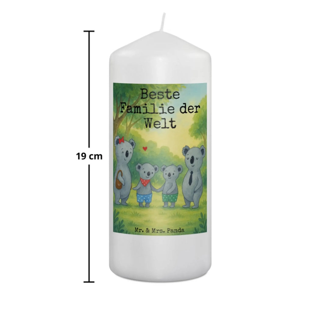 Kerze Koala Familie zwei Design Outdoor-Kerze, Kerze Für Firmung, Grablicht, Duftkerze, Kerze Mit Gravur, Dinnerkerze, Kerze Mit Namensgravur, Tischkerze, Kerze, Laternenkerze, Glas-Kerze, Metall-Kerze, Kerze Für Advent, Stumpenkerzen-Set, Grabkerze, Bio-Kerze, Fair-Trade-Kerze, Handgegossene Kerze, Kerze Mit Fotoeinleger, Kerze Für Kommunion, Kerze Als Gastgeschenk, Kerze Für Taufe, Votivkerze, Gedenkkerze, Kerze Mit Prägung, Dinnerkerzenpaar, Andachtskerze, Kerze Mit Spruch, Tafelkerze, Sojawachskerze, Stumpenkerze, Streukerze, Kerze Ohne Duft, Gartenkerze, Kerze Mit Motiv, Kerze Für Hochzeit, Teelicht, Kerze Für Geburtstag, Kerze Mit Duft, Handgemachte Kerze, Kerze Für Weihnachten, Trauerkerze, Stabkerze, Blockkerze, Kerze Für Ostern, Stearin­kerze, Familie, Vatertag, Muttertag, Bruder, Schwester, Mama, Papa, Oma, Opa, Lieblingsfamilie, Familienzeit, Koalafamilie, Koala, Koalabär, Familienleben, beste Familie