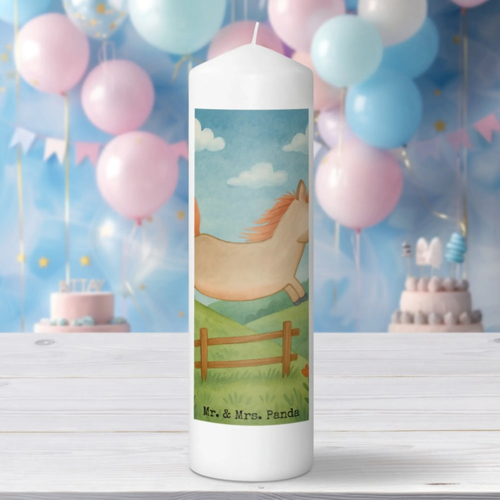 Kerze Pferd Springen Design Votivkerze, Stumpenkerze, Metall-Kerze, Kerze Für Taufe, Fair-Trade-Kerze, Laternenkerze, Bio-Kerze, Glas-Kerze, Kerze Für Weihnachten, Kerze, Kerze Ohne Duft, Kerze Für Ostern, Kerze Mit Gravur, Andachtskerze, Kerze Für Firmung, Kerze Mit Duft, Kerze Für Kommunion, Stumpenkerzen-Set, Kerze Mit Namensgravur, Kerze Für Geburtstag, Kerze Für Advent, Tischkerze, Handgemachte Kerze, Duftkerze, Dinnerkerze, Kerze Mit Spruch, Kerze Mit Motiv, Stearin­kerze, Grabkerze, Streukerze, Kerze Mit Fotoeinleger, Grablicht, Sojawachskerze, Dinnerkerzenpaar, Kerze Mit Prägung, Trauerkerze, Outdoor-Kerze, Blockkerze, Kerze Für Hochzeit, Teelicht, Kerze Als Gastgeschenk, Gartenkerze, Tafelkerze, Stabkerze, Gedenkkerze, Handgegossene Kerze, Bauernhof, Hoftiere, Landwirt, Landwirtin, Pferd, Pferdebesitzer, Stall, ausreiten, Pferde, reiten, Pony, Pferdestall