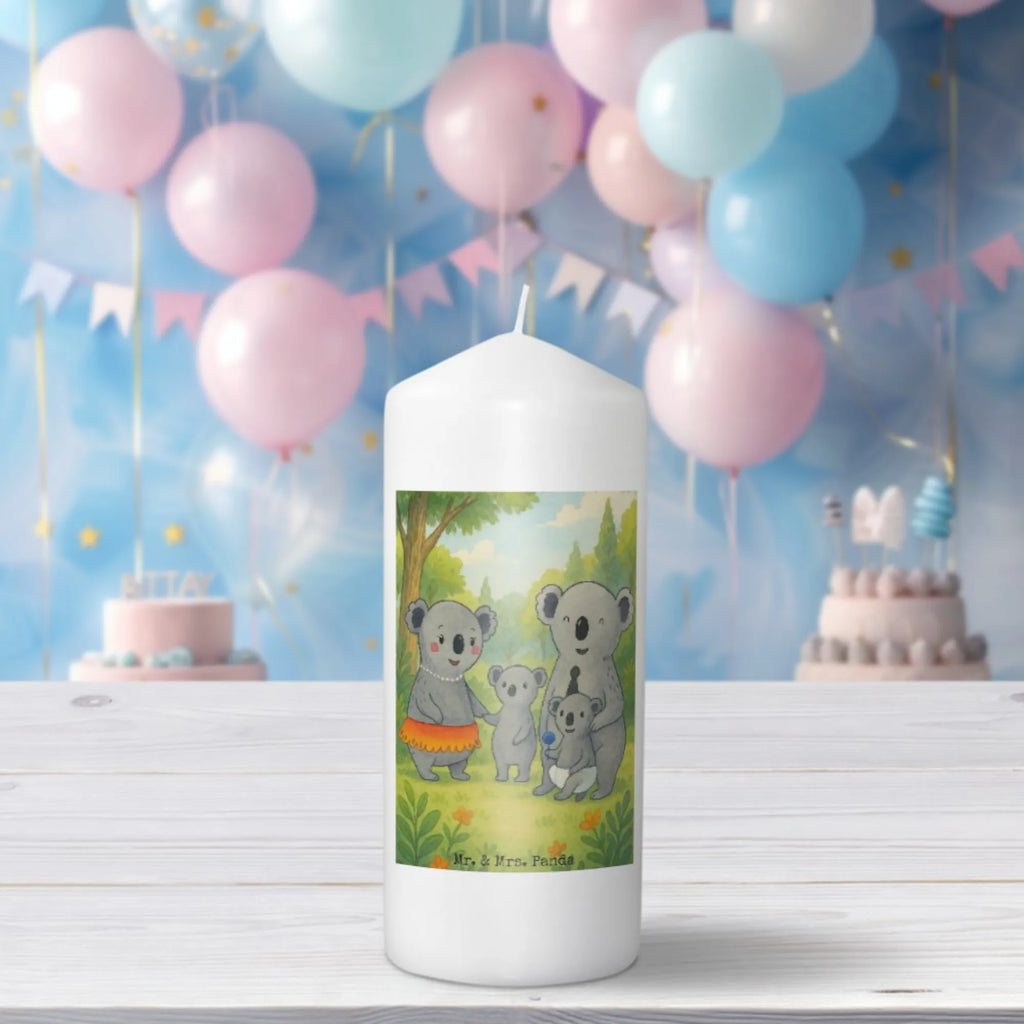 Kerze Koala Familie Design Metall-Kerze, Trauerkerze, Handgemachte Kerze, Blockkerze, Bio-Kerze, Kerze Ohne Duft, Kerze Für Firmung, Andachtskerze, Kerze Für Advent, Laternenkerze, Kerze, Kerze Mit Fotoeinleger, Kerze Für Geburtstag, Stearin­kerze, Stabkerze, Kerze Mit Spruch, Tischkerze, Kerze Mit Prägung, Kerze Mit Duft, Kerze Für Ostern, Kerze Mit Namensgravur, Kerze Als Gastgeschenk, Dinnerkerzenpaar, Dinnerkerze, Kerze Für Taufe, Stumpenkerze, Gartenkerze, Glas-Kerze, Kerze Für Weihnachten, Kerze Für Kommunion, Duftkerze, Kerze Für Hochzeit, Grabkerze, Tafelkerze, Stumpenkerzen-Set, Sojawachskerze, Handgegossene Kerze, Outdoor-Kerze, Streukerze, Gedenkkerze, Votivkerze, Kerze Mit Gravur, Kerze Mit Motiv, Fair-Trade-Kerze, Teelicht, Grablicht, Familie, Vatertag, Muttertag, Bruder, Schwester, Mama, Papa, Oma, Opa, Geschwister, Kinder, Family, Koala, Koalas, Familienleben