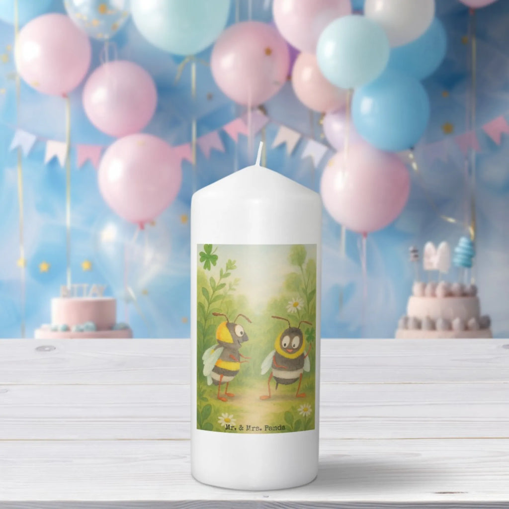 Kerze Bienen Paar Design Kerze Für Advent, Kerze, Kerze Für Weihnachten, Outdoor-Kerze, Stumpenkerzen-Set, Duftkerze, Kerze Für Ostern, Stumpenkerze, Tischkerze, Kerze Für Firmung, Kerze Mit Gravur, Stabkerze, Kerze Mit Motiv, Trauerkerze, Kerze Mit Duft, Handgemachte Kerze, Dinnerkerzenpaar, Fair-Trade-Kerze, Kerze Für Geburtstag, Kerze Mit Fotoeinleger, Tafelkerze, Stearin­kerze, Votivkerze, Blockkerze, Teelicht, Gedenkkerze, Grablicht, Metall-Kerze, Kerze Ohne Duft, Gartenkerze, Laternenkerze, Kerze Für Kommunion, Streukerze, Kerze Als Gastgeschenk, Kerze Für Hochzeit, Kerze Mit Namensgravur, Grabkerze, Kerze Mit Spruch, Sojawachskerze, Dinnerkerze, Bio-Kerze, Handgegossene Kerze, Kerze Für Taufe, Glas-Kerze, Andachtskerze, Kerze Mit Prägung, Liebe, Partner, Freund, Freundin, Ehemann, Ehefrau, Heiraten, Verlobung, Heiratsantrag, Liebesgeschenk, Jahrestag, Hocheitstag, Geschenk für Frauen, Geschenk für Partner, Geschenk für Freundin, Valentinstag, Hochzeitstag, Schildkröten, verliebte Schildkröten, für Ehemann, für Männer, Mitbringsel, Liebesbeweis