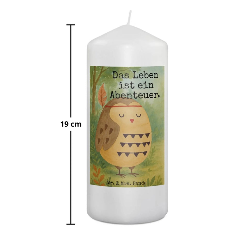 Kerze Eule Federschmuck Design Fair-Trade-Kerze, Grablicht, Kerze Mit Namensgravur, Sojawachskerze, Streukerze, Outdoor-Kerze, Teelicht, Kerze Als Gastgeschenk, Kerze Für Firmung, Stumpenkerzen-Set, Gartenkerze, Blockkerze, Kerze Für Ostern, Duftkerze, Andachtskerze, Stearin­kerze, Tafelkerze, Kerze Mit Motiv, Kerze Für Taufe, Kerze Für Advent, Dinnerkerzenpaar, Kerze Mit Spruch, Kerze Mit Prägung, Metall-Kerze, Kerze Für Weihnachten, Kerze Mit Fotoeinleger, Votivkerze, Kerze Ohne Duft, Kerze Mit Duft, Kerze Für Hochzeit, Handgegossene Kerze, Grabkerze, Gedenkkerze, Laternenkerze, Kerze, Dinnerkerze, Stabkerze, Kerze Für Geburtstag, Kerze Für Kommunion, Stumpenkerze, Trauerkerze, Handgemachte Kerze, Glas-Kerze, Kerze Mit Gravur, Tischkerze, Bio-Kerze, Eule, Owl, Reisespruch, Federschmuck, Dekoration, Eule Deko, Das Leben ist ein Abenteuer