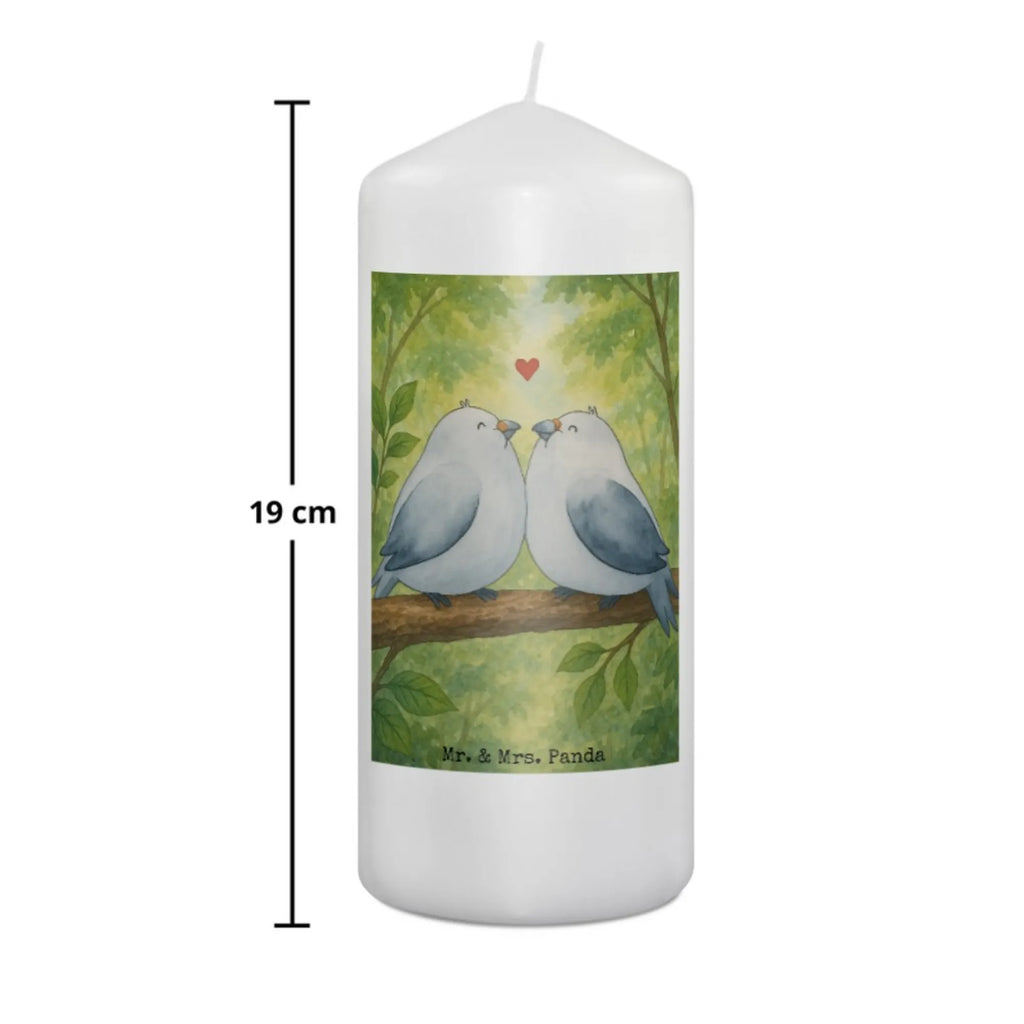 Kerze Turteltauben Liebe Design Kerze Für Firmung, Bio-Kerze, Kerze Für Ostern, Stabkerze, Handgegossene Kerze, Votivkerze, Streukerze, Handgemachte Kerze, Blockkerze, Grabkerze, Trauerkerze, Kerze Mit Prägung, Tafelkerze, Kerze Für Geburtstag, Fair-Trade-Kerze, Kerze Mit Motiv, Kerze Mit Namensgravur, Stearin­kerze, Sojawachskerze, Stumpenkerzen-Set, Laternenkerze, Kerze Mit Spruch, Kerze Ohne Duft, Kerze Mit Gravur, Duftkerze, Gedenkkerze, Kerze Für Advent, Glas-Kerze, Kerze Für Kommunion, Tischkerze, Grablicht, Teelicht, Andachtskerze, Dinnerkerze, Kerze, Metall-Kerze, Kerze Für Taufe, Kerze Für Hochzeit, Stumpenkerze, Dinnerkerzenpaar, Gartenkerze, Kerze Mit Duft, Kerze Für Weihnachten, Kerze Mit Fotoeinleger, Kerze Als Gastgeschenk, Outdoor-Kerze, Liebe, Partner, Freund, Freundin, Ehemann, Ehefrau, Heiraten, Verlobung, Heiratsantrag, Liebesgeschenk, Jahrestag, Hocheitstag, Verliebt, Tauben, Geschenk Hochzeit, Geschenk Freund, Turteltäubchen, Hochzeitstag, Turteltauben, Verlobt, Liebesbeweis, Geschenk Freundin, Verheiratet