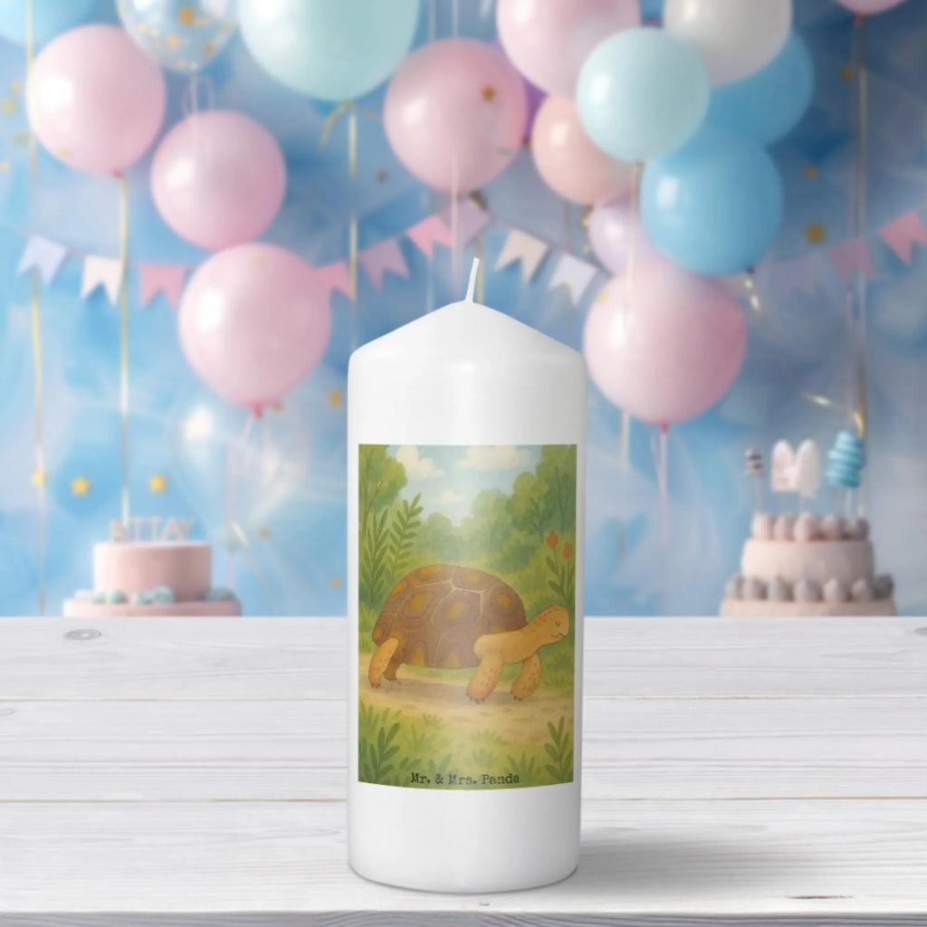 Kerze Schildkröte Marschieren Design Gartenkerze, Kerze Für Geburtstag, Kerze Für Taufe, Metall-Kerze, Outdoor-Kerze, Andachtskerze, Kerze Mit Fotoeinleger, Stearin­kerze, Grabkerze, Kerze Als Gastgeschenk, Trauerkerze, Streukerze, Kerze, Handgemachte Kerze, Bio-Kerze, Kerze Für Hochzeit, Kerze Mit Duft, Sojawachskerze, Fair-Trade-Kerze, Votivkerze, Grablicht, Kerze Für Advent, Stumpenkerzen-Set, Gedenkkerze, Kerze Ohne Duft, Tischkerze, Dinnerkerzenpaar, Duftkerze, Tafelkerze, Stumpenkerze, Laternenkerze, Kerze Für Ostern, Teelicht, Kerze Mit Gravur, Glas-Kerze, Kerze Für Weihnachten, Kerze Mit Spruch, Handgegossene Kerze, Stabkerze, Kerze Mit Motiv, Kerze Für Firmung, Kerze Mit Prägung, Kerze Mit Namensgravur, Blockkerze, Dinnerkerze, Kerze Für Kommunion, Meerestiere, Meer, Urlaub, Schildkröten, Schildkröte, Neustart, Inspiration, Abenteuer, Reiselust, Motivation, get lost, Lieblingsmensch