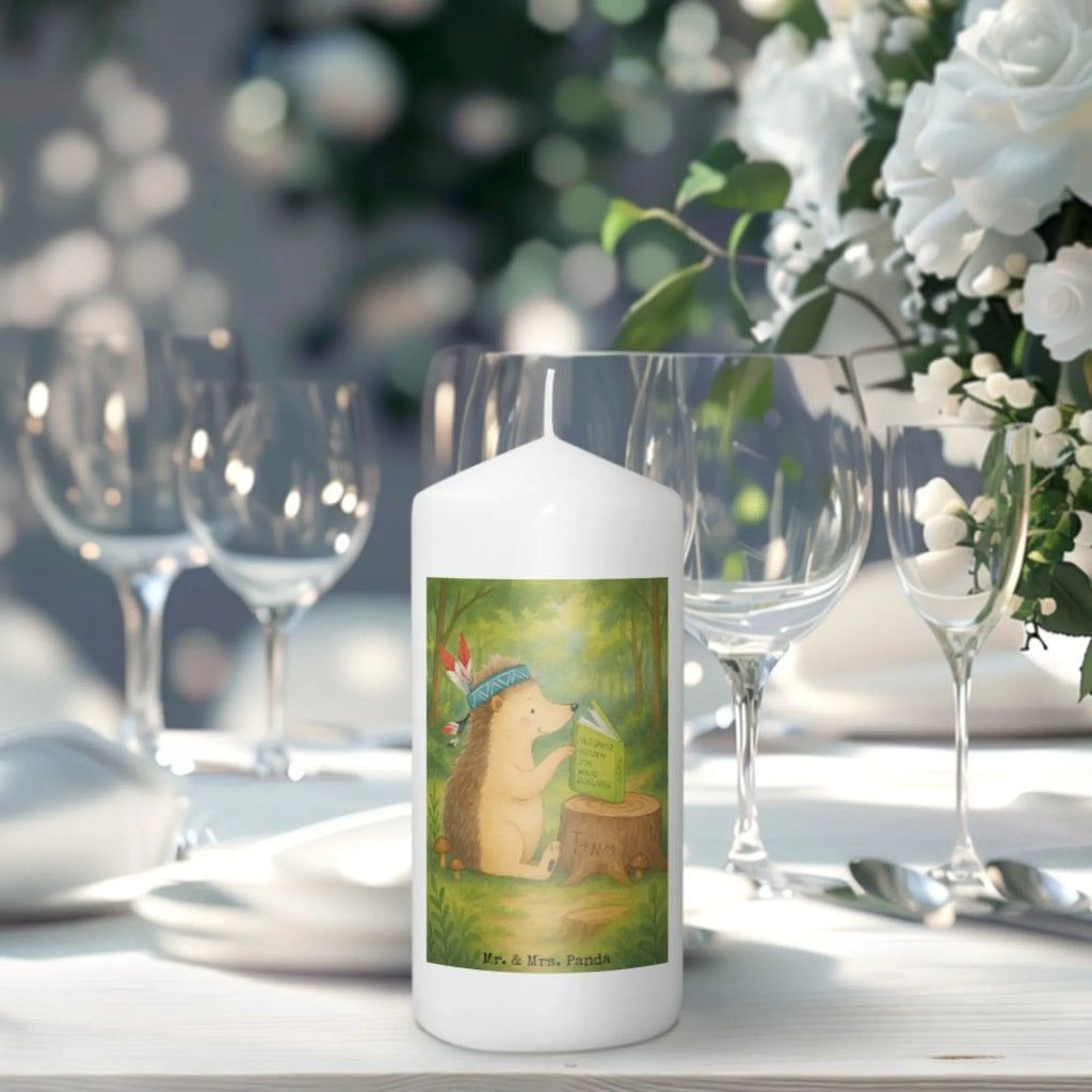 Kerze Igel Federschmuck Design Stumpenkerzen-Set, Kerze Ohne Duft, Stabkerze, Fair-Trade-Kerze, Duftkerze, Metall-Kerze, Blockkerze, Streukerze, Kerze Für Kommunion, Kerze Für Weihnachten, Dinnerkerzenpaar, Tischkerze, Handgemachte Kerze, Kerze Für Firmung, Kerze Mit Fotoeinleger, Kerze Mit Prägung, Teelicht, Kerze Mit Spruch, Kerze Mit Duft, Dinnerkerze, Stearin­kerze, Outdoor-Kerze, Trauerkerze, Votivkerze, Grabkerze, Bio-Kerze, Handgegossene Kerze, Kerze Mit Motiv, Kerze Für Geburtstag, Gartenkerze, Andachtskerze, Gedenkkerze, Kerze Für Hochzeit, Glas-Kerze, Kerze Für Taufe, Kerze Mit Namensgravur, Laternenkerze, Tafelkerze, Sojawachskerze, Kerze Mit Gravur, Kerze Für Advent, Grablicht, Kerze Als Gastgeschenk, Stumpenkerze, Kerze Für Ostern, Kerze, Waldtiere, Tiere, Abenteuer, Indianer, Camping, Lagerfeuer, Igel