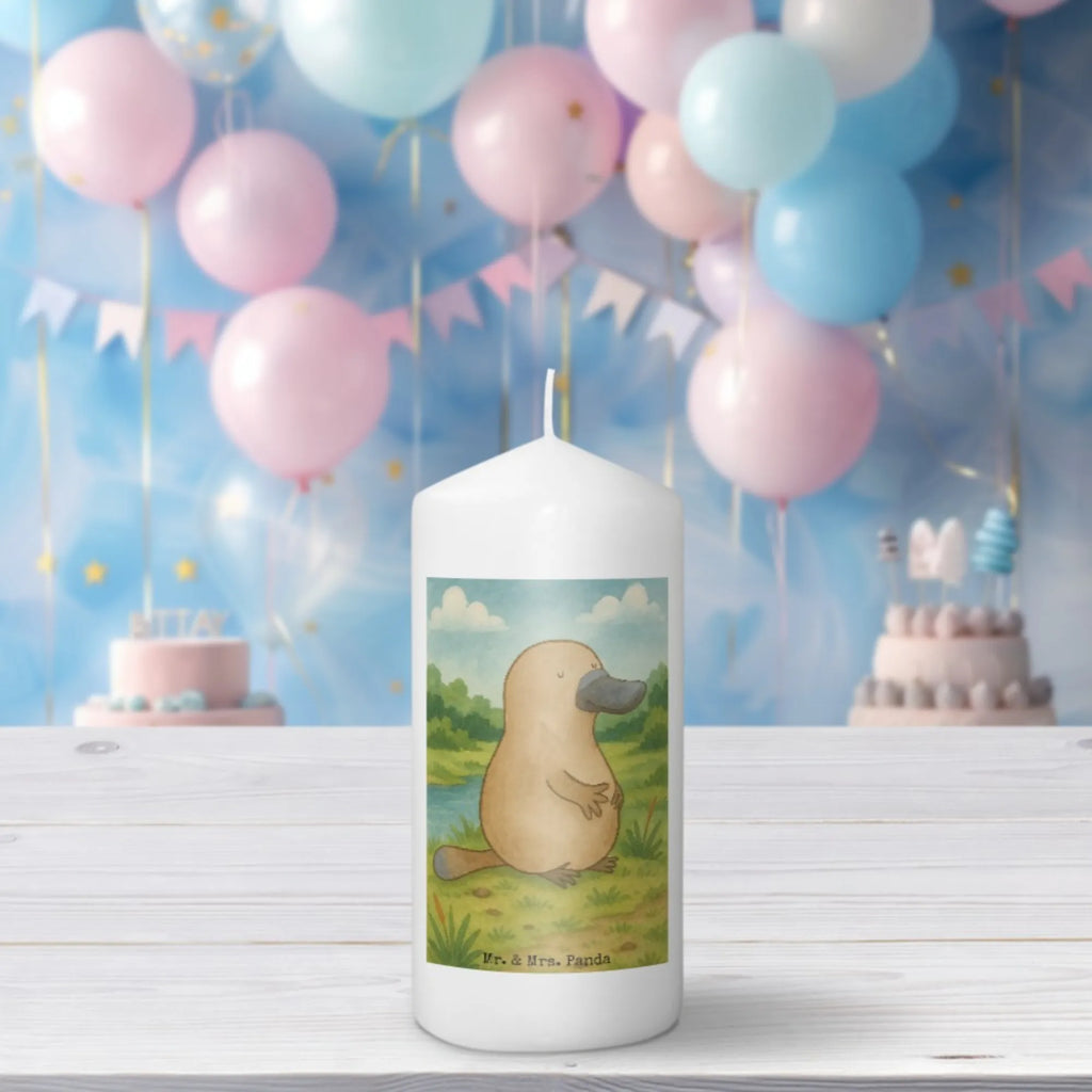 Kerze Schnabeltier Mut Design Stumpenkerze, Kerze Mit Spruch, Kerze Mit Namensgravur, Metall-Kerze, Kerze Für Geburtstag, Dinnerkerze, Kerze Mit Motiv, Laternenkerze, Duftkerze, Grabkerze, Andachtskerze, Trauerkerze, Kerze, Kerze Für Kommunion, Gartenkerze, Outdoor-Kerze, Stumpenkerzen-Set, Kerze Für Firmung, Kerze Für Weihnachten, Kerze Für Advent, Tafelkerze, Kerze Für Hochzeit, Kerze Mit Duft, Handgemachte Kerze, Kerze Mit Fotoeinleger, Kerze Mit Prägung, Blockkerze, Grablicht, Kerze Ohne Duft, Kerze Für Taufe, Teelicht, Sojawachskerze, Fair-Trade-Kerze, Kerze Mit Gravur, Dinnerkerzenpaar, Stabkerze, Glas-Kerze, Tischkerze, Gedenkkerze, Kerze Für Ostern, Votivkerze, Kerze Als Gastgeschenk, Stearin­kerze, Handgegossene Kerze, Bio-Kerze, Streukerze, Meerestiere, Meer, Urlaub, mutig, Neustart, Lebensweisheit, Mut, Arbeit, Neuanfang, Schnabeltiere, Schnabeltier, Büro, Motivation, Weltreise, Training, Raodtrip