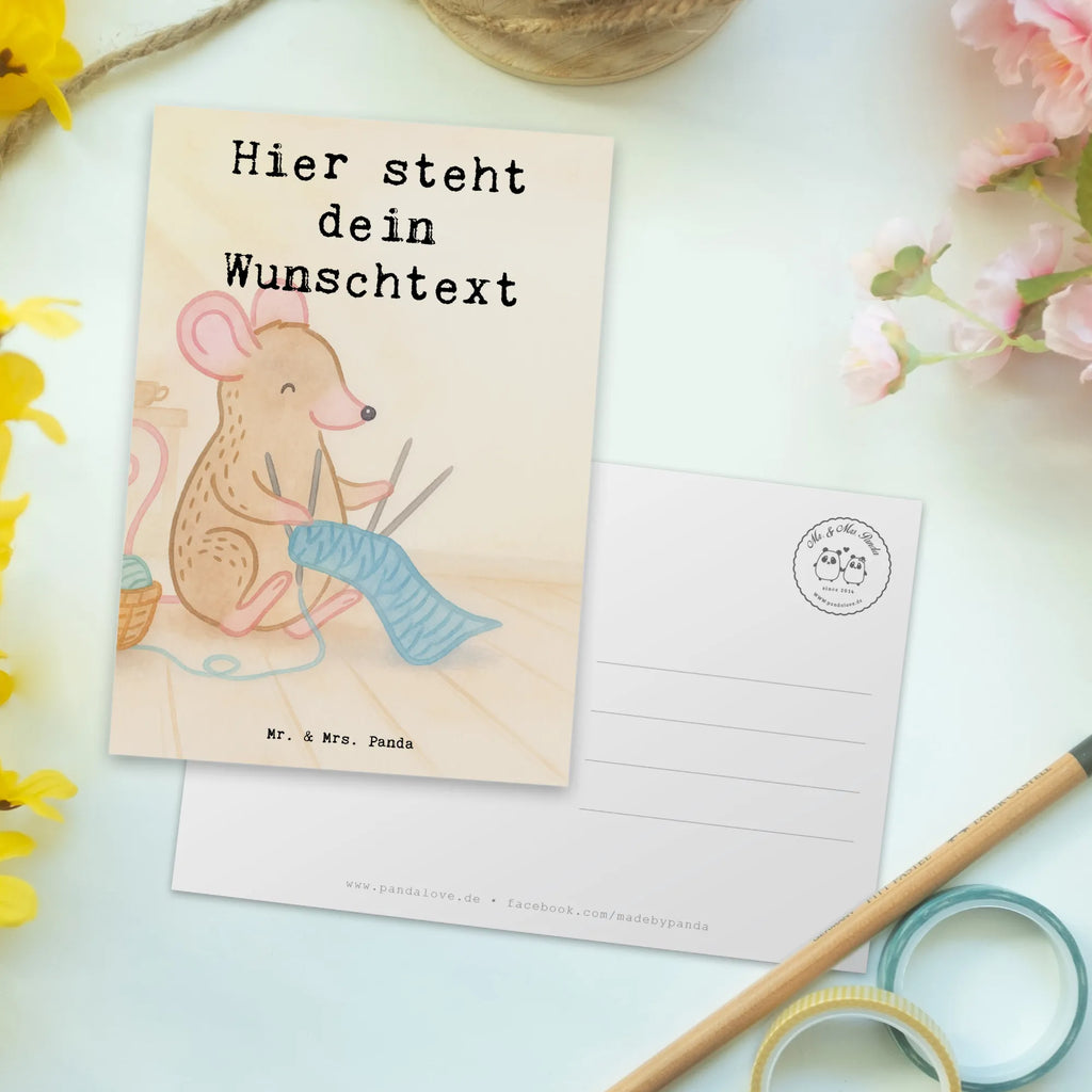 Personalisierte Postkarte Maus Stricken Design Grußkarte mit Namen, Geschenkkarte mit Namen, Postkarte mit Namen, Grußkarte mit Wunschtext, Einladung mit Wunschtext, Postkarte bedrucken, Geschenkkarte mit Wunschtext, Postkarte personalisierbar, Ansichtskarte mit Namen, Karte mit Wunschtext, Karte mit Namen, Einladung mit Namen, Ansichtskarte mit Wunschtext, Postkarte mit Wunschtext, Geschenk, Sport, Sportart, Hobby, Schenken, Danke, Dankeschön, Auszeichnung, Gewinn, Sportler, DIY, Stricken