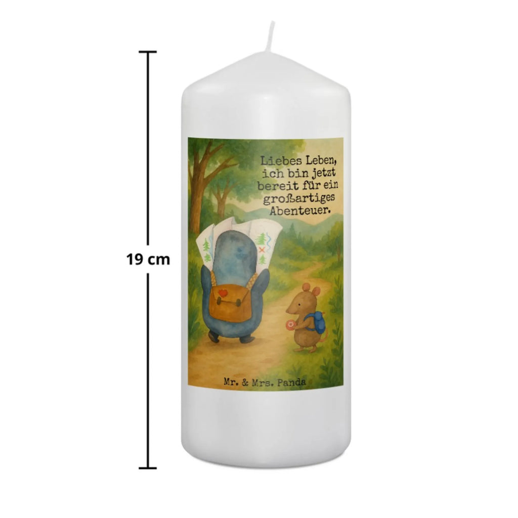 Kerze Pinguin & Maus Wanderer Design Kerze Für Weihnachten, Kerze Mit Namensgravur, Grablicht, Andachtskerze, Kerze Für Ostern, Tafelkerze, Kerze Mit Prägung, Dinnerkerze, Outdoor-Kerze, Kerze Für Geburtstag, Votivkerze, Kerze Für Advent, Teelicht, Duftkerze, Dinnerkerzenpaar, Handgegossene Kerze, Kerze Mit Motiv, Gartenkerze, Stumpenkerzen-Set, Kerze Mit Fotoeinleger, Kerze Für Kommunion, Kerze Mit Spruch, Laternenkerze, Glas-Kerze, Handgemachte Kerze, Gedenkkerze, Kerze Für Firmung, Kerze Für Taufe, Kerze Mit Duft, Kerze Ohne Duft, Bio-Kerze, Trauerkerze, Kerze Mit Gravur, Fair-Trade-Kerze, Stearin­kerze, Stabkerze, Kerze Für Hochzeit, Blockkerze, Stumpenkerze, Sojawachskerze, Streukerze, Metall-Kerze, Kerze, Kerze Als Gastgeschenk, Tischkerze, Grabkerze, Pinguin, Abenteuer, Ausflug, Abenteurer, Wanderlust, wandern, Roadtrip, Pinguine