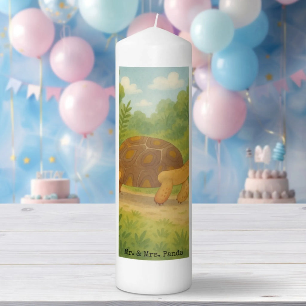 Kerze Schildkröte Marschieren Design Gartenkerze, Kerze Für Geburtstag, Kerze Für Taufe, Metall-Kerze, Outdoor-Kerze, Andachtskerze, Kerze Mit Fotoeinleger, Stearin­kerze, Grabkerze, Kerze Als Gastgeschenk, Trauerkerze, Streukerze, Kerze, Handgemachte Kerze, Bio-Kerze, Kerze Für Hochzeit, Kerze Mit Duft, Sojawachskerze, Fair-Trade-Kerze, Votivkerze, Grablicht, Kerze Für Advent, Stumpenkerzen-Set, Gedenkkerze, Kerze Ohne Duft, Tischkerze, Dinnerkerzenpaar, Duftkerze, Tafelkerze, Stumpenkerze, Laternenkerze, Kerze Für Ostern, Teelicht, Kerze Mit Gravur, Glas-Kerze, Kerze Für Weihnachten, Kerze Mit Spruch, Handgegossene Kerze, Stabkerze, Kerze Mit Motiv, Kerze Für Firmung, Kerze Mit Prägung, Kerze Mit Namensgravur, Blockkerze, Dinnerkerze, Kerze Für Kommunion, Meerestiere, Meer, Urlaub, Schildkröten, Schildkröte, Neustart, Inspiration, Abenteuer, Reiselust, Motivation, get lost, Lieblingsmensch