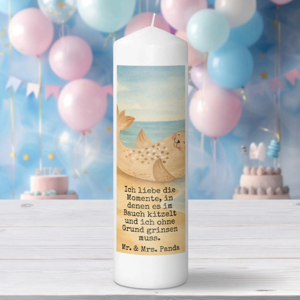 Kerze Robbe Liegen Design Teelicht, Kerze Ohne Duft, Kerze Mit Gravur, Grabkerze, Handgemachte Kerze, Kerze Für Weihnachten, Glas-Kerze, Laternenkerze, Kerze Mit Namensgravur, Tischkerze, Bio-Kerze, Sojawachskerze, Votivkerze, Stabkerze, Trauerkerze, Kerze Für Hochzeit, Kerze Für Firmung, Kerze Mit Spruch, Fair-Trade-Kerze, Gartenkerze, Outdoor-Kerze, Andachtskerze, Kerze Für Geburtstag, Stearin­kerze, Handgegossene Kerze, Stumpenkerzen-Set, Streukerze, Dinnerkerze, Kerze Für Advent, Kerze Mit Duft, Grablicht, Dinnerkerzenpaar, Tafelkerze, Kerze Mit Fotoeinleger, Kerze, Kerze Mit Prägung, Stumpenkerze, Metall-Kerze, Kerze Als Gastgeschenk, Kerze Für Ostern, Kerze Mit Motiv, Blockkerze, Kerze Für Taufe, Duftkerze, Gedenkkerze, Kerze Für Kommunion, Tiermotive, Gute Laune, lustige Sprüche, Tiere, Ostsee, Strand, Seehund, Nordsee, Meerestier, Robbe, Robben, Lachen, Freude