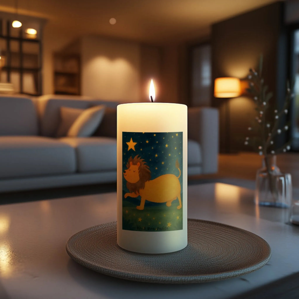 Kerze Sternzeichen Löwe Design Duftkerze, Dinnerkerzenpaar, Metall-Kerze, Streukerze, Kerze Mit Gravur, Stearin­kerze, Stumpenkerzen-Set, Votivkerze, Kerze Als Gastgeschenk, Kerze Mit Namensgravur, Handgegossene Kerze, Blockkerze, Sojawachskerze, Kerze Mit Fotoeinleger, Bio-Kerze, Kerze Mit Duft, Trauerkerze, Kerze Für Advent, Teelicht, Tafelkerze, Gedenkkerze, Kerze Für Hochzeit, Tischkerze, Kerze Für Kommunion, Dinnerkerze, Kerze Für Geburtstag, Glas-Kerze, Handgemachte Kerze, Grabkerze, Kerze Ohne Duft, Kerze, Stabkerze, Kerze Mit Spruch, Kerze Für Taufe, Kerze Für Firmung, Kerze Mit Prägung, Gartenkerze, Kerze Für Weihnachten, Fair-Trade-Kerze, Laternenkerze, Grablicht, Kerze Für Ostern, Kerze Mit Motiv, Andachtskerze, Outdoor-Kerze, Stumpenkerze, Tierkreiszeichen, Sternzeichen, Horoskop, Astrologie, Aszendent, Löwe Sternzeichen, Geschenk August, Geburtstag Juli, Geburtstag August, König der Tiere, Geschenk Juli, Löwe Geschenk