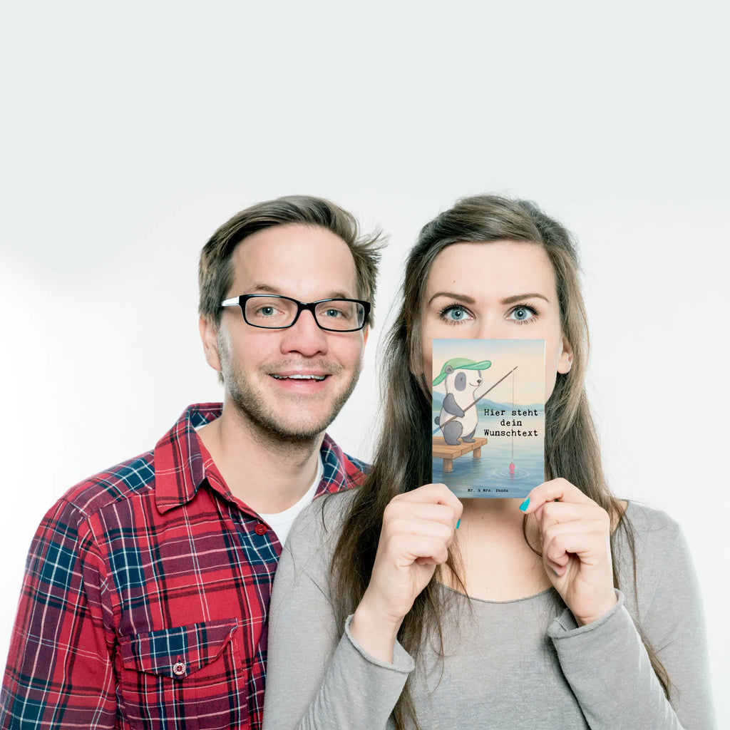 Personalisierte Postkarte Panda Angeln Design Grußkarte mit Wunschtext, Einladung mit Wunschtext, Ansichtskarte mit Namen, Geschenkkarte mit Wunschtext, Einladung mit Namen, Geschenkkarte mit Namen, Ansichtskarte mit Wunschtext, Grußkarte mit Namen, Postkarte mit Wunschtext, Karte mit Wunschtext, Karte mit Namen, Postkarte personalisierbar, Postkarte bedrucken, Postkarte mit Namen, Geschenk, Sport, Sportart, Hobby, Schenken, Danke, Dankeschön, Auszeichnung, Gewinn, Sportler, Angelverein, angeln gehen, Angler, Angelsport, Hobbyangler, angeln