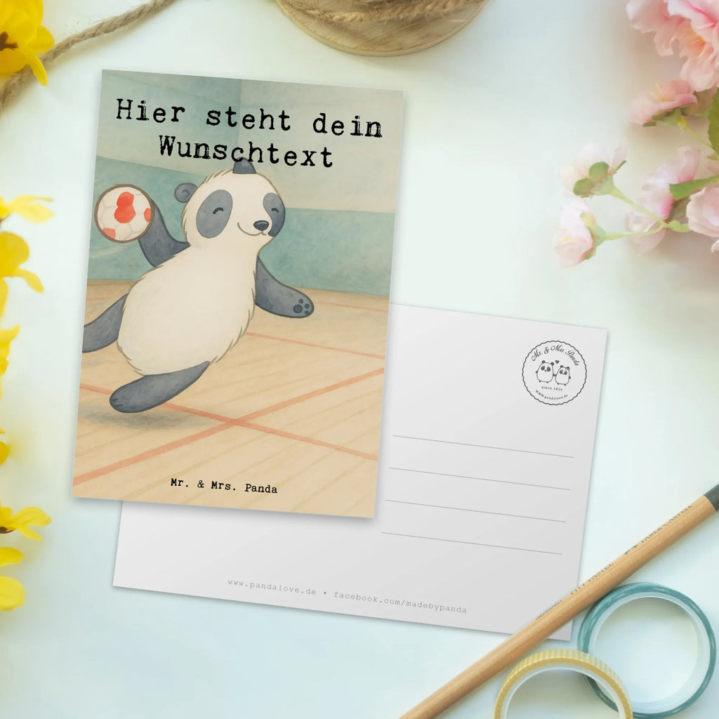 Personalisierte Postkarte Panda Handball spielen Design Postkarte mit Namen, Postkarte personalisierbar, Karte mit Namen, Postkarte mit Wunschtext, Geschenkkarte mit Wunschtext, Einladung mit Wunschtext, Geschenkkarte mit Namen, Grußkarte mit Wunschtext, Postkarte bedrucken, Einladung mit Namen, Ansichtskarte mit Wunschtext, Karte mit Wunschtext, Grußkarte mit Namen, Ansichtskarte mit Namen, Geschenk, Sport, Sportart, Hobby, Schenken, Danke, Dankeschön, Auszeichnung, Gewinn, Sportler, Handball spielen, Handball Verein, Handball Turnier, Handball Club