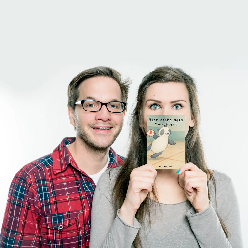 Personalisierte Postkarte Panda Handball spielen Design Postkarte mit Namen, Postkarte personalisierbar, Karte mit Namen, Postkarte mit Wunschtext, Geschenkkarte mit Wunschtext, Einladung mit Wunschtext, Geschenkkarte mit Namen, Grußkarte mit Wunschtext, Postkarte bedrucken, Einladung mit Namen, Ansichtskarte mit Wunschtext, Karte mit Wunschtext, Grußkarte mit Namen, Ansichtskarte mit Namen, Geschenk, Sport, Sportart, Hobby, Schenken, Danke, Dankeschön, Auszeichnung, Gewinn, Sportler, Handball spielen, Handball Verein, Handball Turnier, Handball Club