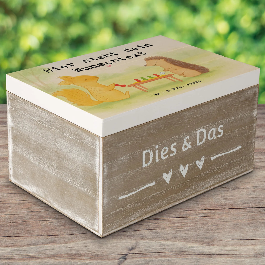 Personalisierte Holzkiste Eichhörnchen Gesellschaftsspiele Design Schatulle mit Namen, mit Namen, Erinnerungskiste Personalisiert, Aufbewahrungsbox Personalisiert, Schatzkiste Personalisiert, Kiste mit Namen, Erinnerungsbox mit Namen, Erinnerungsbox Personalisiert, Holzkiste mit Namen, Erinnerungskiste, Dekokiste mit Namen, Dekokiste Personalisiert, Schatzkiste mit Namen, Aufbewahrungsbox mit Namen, Truhe mit Namen, Geschenkbox personalisiert, Schatulle Personalisiert, Kiste Personalisiert, Holzkiste Personalisiert, Truhe Personalisiert, GEschenkdose personalisiert, Geschenk, Sport, Sportart, Hobby, Schenken, Danke, Dankeschön, Auszeichnung, Gewinn, Sportler, Gesellschaftsspiele, Spielen, Spieleabend