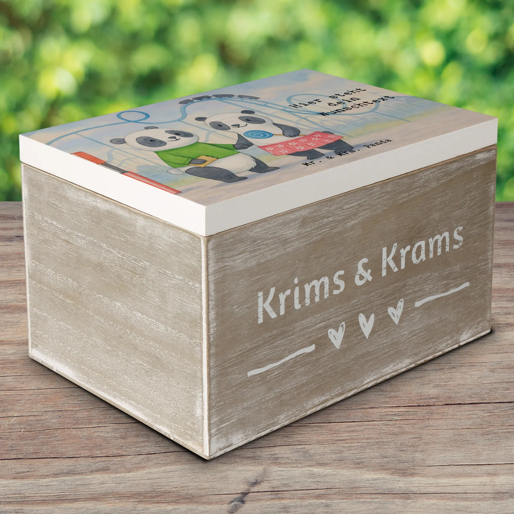 Personalisierte Holzkiste Pandas Freizeitpark besuchen Design mit Namen, Aufbewahrungsbox mit Namen, Erinnerungskiste, Schatzkiste Personalisiert, Dekokiste mit Namen, Holzkiste Personalisiert, Truhe Personalisiert, Schatzkiste mit Namen, Kiste Personalisiert, Truhe mit Namen, Dekokiste Personalisiert, Schatulle Personalisiert, Geschenkbox personalisiert, Erinnerungsbox Personalisiert, Kiste mit Namen, Aufbewahrungsbox Personalisiert, Schatulle mit Namen, Holzkiste mit Namen, Erinnerungsbox mit Namen, GEschenkdose personalisiert, Erinnerungskiste Personalisiert, Geschenk, Sport, Sportart, Hobby, Schenken, Danke, Dankeschön, Auszeichnung, Gewinn, Sportler, Freizeitpark besuchen, Achterbahn fahren
