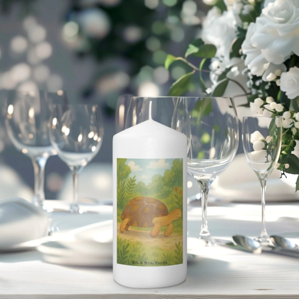 Kerze Schildkröte Marschieren Design Gartenkerze, Kerze Für Geburtstag, Kerze Für Taufe, Metall-Kerze, Outdoor-Kerze, Andachtskerze, Kerze Mit Fotoeinleger, Stearin­kerze, Grabkerze, Kerze Als Gastgeschenk, Trauerkerze, Streukerze, Kerze, Handgemachte Kerze, Bio-Kerze, Kerze Für Hochzeit, Kerze Mit Duft, Sojawachskerze, Fair-Trade-Kerze, Votivkerze, Grablicht, Kerze Für Advent, Stumpenkerzen-Set, Gedenkkerze, Kerze Ohne Duft, Tischkerze, Dinnerkerzenpaar, Duftkerze, Tafelkerze, Stumpenkerze, Laternenkerze, Kerze Für Ostern, Teelicht, Kerze Mit Gravur, Glas-Kerze, Kerze Für Weihnachten, Kerze Mit Spruch, Handgegossene Kerze, Stabkerze, Kerze Mit Motiv, Kerze Für Firmung, Kerze Mit Prägung, Kerze Mit Namensgravur, Blockkerze, Dinnerkerze, Kerze Für Kommunion, Meerestiere, Meer, Urlaub, Schildkröten, Schildkröte, Neustart, Inspiration, Abenteuer, Reiselust, Motivation, get lost, Lieblingsmensch