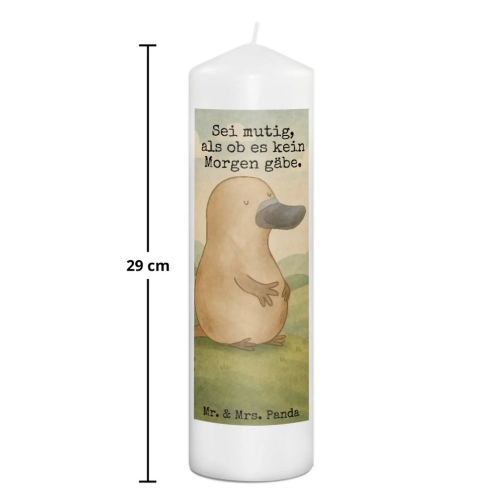 Kerze Schnabeltier Mut Design Stumpenkerze, Kerze Mit Spruch, Kerze Mit Namensgravur, Metall-Kerze, Kerze Für Geburtstag, Dinnerkerze, Kerze Mit Motiv, Laternenkerze, Duftkerze, Grabkerze, Andachtskerze, Trauerkerze, Kerze, Kerze Für Kommunion, Gartenkerze, Outdoor-Kerze, Stumpenkerzen-Set, Kerze Für Firmung, Kerze Für Weihnachten, Kerze Für Advent, Tafelkerze, Kerze Für Hochzeit, Kerze Mit Duft, Handgemachte Kerze, Kerze Mit Fotoeinleger, Kerze Mit Prägung, Blockkerze, Grablicht, Kerze Ohne Duft, Kerze Für Taufe, Teelicht, Sojawachskerze, Fair-Trade-Kerze, Kerze Mit Gravur, Dinnerkerzenpaar, Stabkerze, Glas-Kerze, Tischkerze, Gedenkkerze, Kerze Für Ostern, Votivkerze, Kerze Als Gastgeschenk, Stearin­kerze, Handgegossene Kerze, Bio-Kerze, Streukerze, Meerestiere, Meer, Urlaub, mutig, Neustart, Lebensweisheit, Mut, Arbeit, Neuanfang, Schnabeltiere, Schnabeltier, Büro, Motivation, Weltreise, Training, Raodtrip