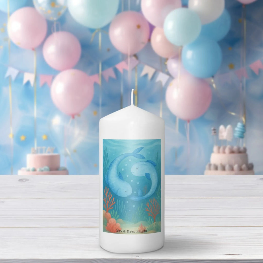 Kerze Sternzeichen Fische Design Bio-Kerze, Handgemachte Kerze, Handgegossene Kerze, Kerze Ohne Duft, Stumpenkerze, Tafelkerze, Gedenkkerze, Dinnerkerzenpaar, Sojawachskerze, Duftkerze, Kerze Mit Spruch, Kerze Für Advent, Grablicht, Kerze Für Kommunion, Blockkerze, Stearin­kerze, Kerze Für Ostern, Kerze Für Hochzeit, Kerze Für Geburtstag, Outdoor-Kerze, Kerze Für Taufe, Gartenkerze, Kerze Mit Prägung, Fair-Trade-Kerze, Kerze Als Gastgeschenk, Grabkerze, Stabkerze, Streukerze, Kerze Mit Duft, Andachtskerze, Teelicht, Tischkerze, Kerze Mit Gravur, Stumpenkerzen-Set, Kerze Mit Namensgravur, Metall-Kerze, Kerze Mit Fotoeinleger, Glas-Kerze, Trauerkerze, Kerze Für Weihnachten, Laternenkerze, Kerze Mit Motiv, Votivkerze, Kerze, Kerze Für Firmung, Dinnerkerze, Tierkreiszeichen, Sternzeichen, Horoskop, Astrologie, Aszendent, Geschenk Februar, Fische Sternbild, Fische Geschenk, Geburtstag März, Geschenk März, Fisch, Geburtstag Februar, Fische Sternzeichen