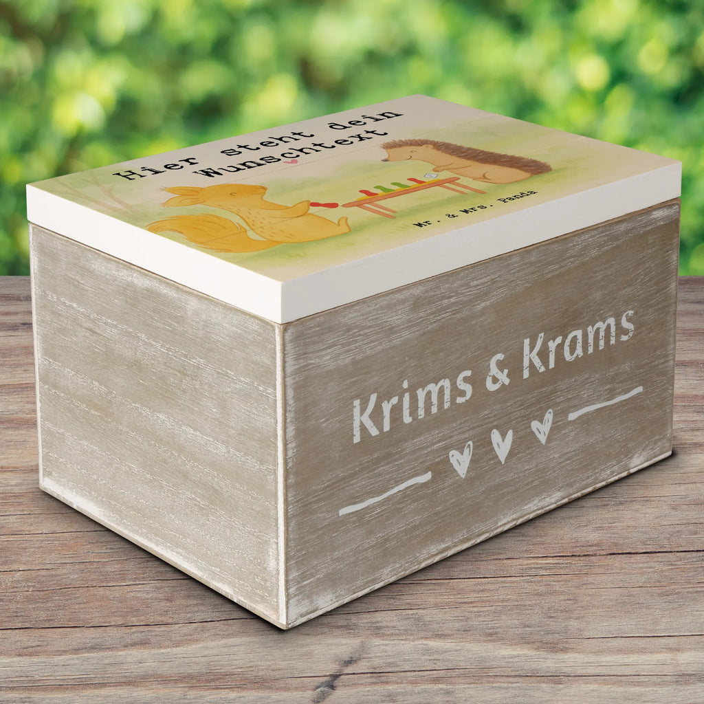 Personalisierte Holzkiste Eichhörnchen Gesellschaftsspiele Design Schatulle mit Namen, mit Namen, Erinnerungskiste Personalisiert, Aufbewahrungsbox Personalisiert, Schatzkiste Personalisiert, Kiste mit Namen, Erinnerungsbox mit Namen, Erinnerungsbox Personalisiert, Holzkiste mit Namen, Erinnerungskiste, Dekokiste mit Namen, Dekokiste Personalisiert, Schatzkiste mit Namen, Aufbewahrungsbox mit Namen, Truhe mit Namen, Geschenkbox personalisiert, Schatulle Personalisiert, Kiste Personalisiert, Holzkiste Personalisiert, Truhe Personalisiert, GEschenkdose personalisiert, Geschenk, Sport, Sportart, Hobby, Schenken, Danke, Dankeschön, Auszeichnung, Gewinn, Sportler, Gesellschaftsspiele, Spielen, Spieleabend