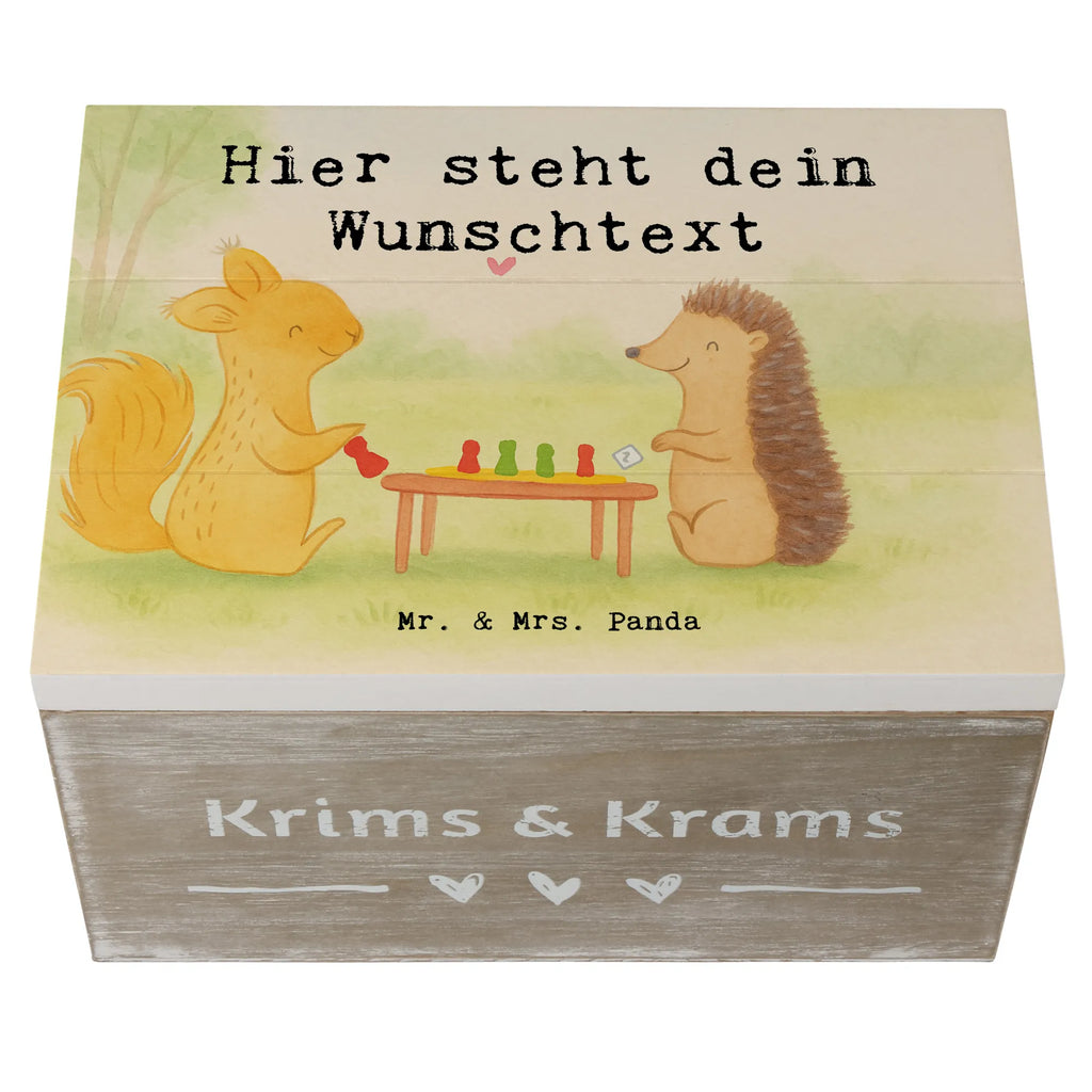 Personalisierte Holzkiste Eichhörnchen Gesellschaftsspiele Design Schatulle mit Namen, mit Namen, Erinnerungskiste Personalisiert, Aufbewahrungsbox Personalisiert, Schatzkiste Personalisiert, Kiste mit Namen, Erinnerungsbox mit Namen, Erinnerungsbox Personalisiert, Holzkiste mit Namen, Erinnerungskiste, Dekokiste mit Namen, Dekokiste Personalisiert, Schatzkiste mit Namen, Aufbewahrungsbox mit Namen, Truhe mit Namen, Geschenkbox personalisiert, Schatulle Personalisiert, Kiste Personalisiert, Holzkiste Personalisiert, Truhe Personalisiert, GEschenkdose personalisiert, Geschenk, Sport, Sportart, Hobby, Schenken, Danke, Dankeschön, Auszeichnung, Gewinn, Sportler, Gesellschaftsspiele, Spielen, Spieleabend