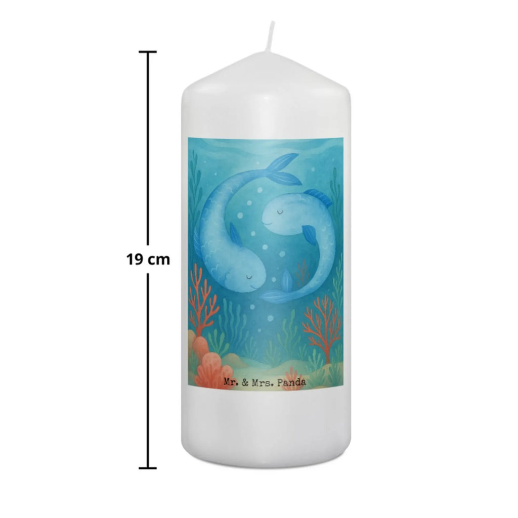 Kerze Sternzeichen Fische Design Bio-Kerze, Handgemachte Kerze, Handgegossene Kerze, Kerze Ohne Duft, Stumpenkerze, Tafelkerze, Gedenkkerze, Dinnerkerzenpaar, Sojawachskerze, Duftkerze, Kerze Mit Spruch, Kerze Für Advent, Grablicht, Kerze Für Kommunion, Blockkerze, Stearin­kerze, Kerze Für Ostern, Kerze Für Hochzeit, Kerze Für Geburtstag, Outdoor-Kerze, Kerze Für Taufe, Gartenkerze, Kerze Mit Prägung, Fair-Trade-Kerze, Kerze Als Gastgeschenk, Grabkerze, Stabkerze, Streukerze, Kerze Mit Duft, Andachtskerze, Teelicht, Tischkerze, Kerze Mit Gravur, Stumpenkerzen-Set, Kerze Mit Namensgravur, Metall-Kerze, Kerze Mit Fotoeinleger, Glas-Kerze, Trauerkerze, Kerze Für Weihnachten, Laternenkerze, Kerze Mit Motiv, Votivkerze, Kerze, Kerze Für Firmung, Dinnerkerze, Tierkreiszeichen, Sternzeichen, Horoskop, Astrologie, Aszendent, Geschenk Februar, Fische Sternbild, Fische Geschenk, Geburtstag März, Geschenk März, Fisch, Geburtstag Februar, Fische Sternzeichen