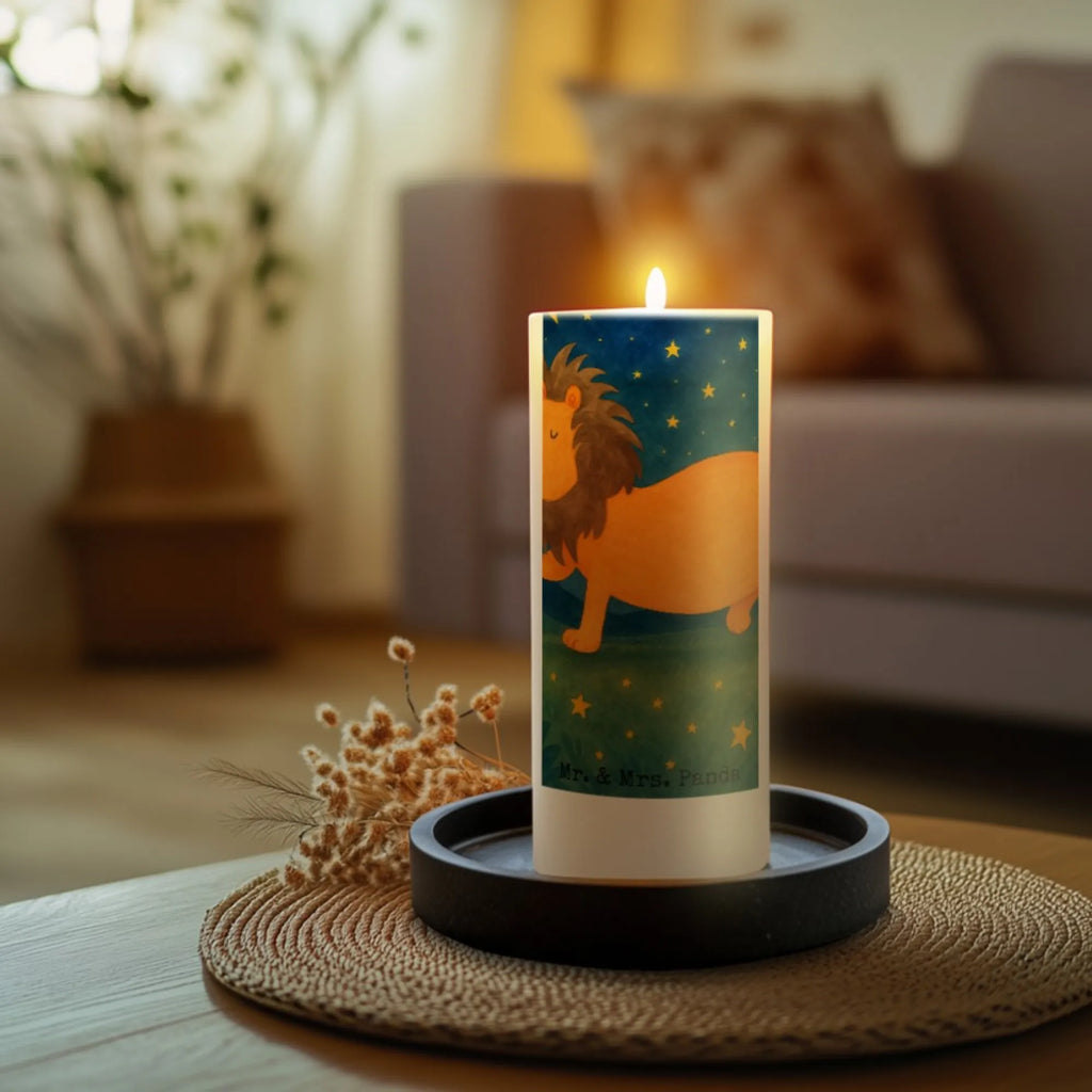 Kerze Sternzeichen Löwe Design Duftkerze, Dinnerkerzenpaar, Metall-Kerze, Streukerze, Kerze Mit Gravur, Stearin­kerze, Stumpenkerzen-Set, Votivkerze, Kerze Als Gastgeschenk, Kerze Mit Namensgravur, Handgegossene Kerze, Blockkerze, Sojawachskerze, Kerze Mit Fotoeinleger, Bio-Kerze, Kerze Mit Duft, Trauerkerze, Kerze Für Advent, Teelicht, Tafelkerze, Gedenkkerze, Kerze Für Hochzeit, Tischkerze, Kerze Für Kommunion, Dinnerkerze, Kerze Für Geburtstag, Glas-Kerze, Handgemachte Kerze, Grabkerze, Kerze Ohne Duft, Kerze, Stabkerze, Kerze Mit Spruch, Kerze Für Taufe, Kerze Für Firmung, Kerze Mit Prägung, Gartenkerze, Kerze Für Weihnachten, Fair-Trade-Kerze, Laternenkerze, Grablicht, Kerze Für Ostern, Kerze Mit Motiv, Andachtskerze, Outdoor-Kerze, Stumpenkerze, Tierkreiszeichen, Sternzeichen, Horoskop, Astrologie, Aszendent, Löwe Sternzeichen, Geschenk August, Geburtstag Juli, Geburtstag August, König der Tiere, Geschenk Juli, Löwe Geschenk