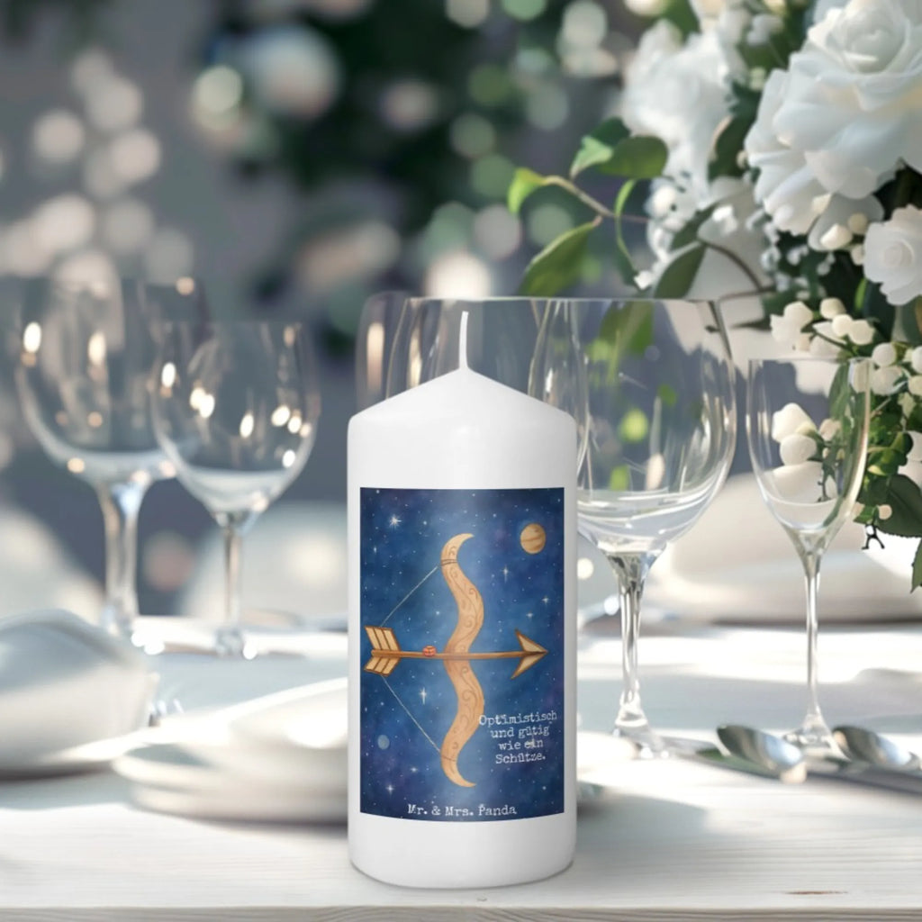 Kerze Sternzeichen Schütze Design Kerze Mit Namensgravur, Kerze Für Geburtstag, Outdoor-Kerze, Teelicht, Laternenkerze, Blockkerze, Kerze Mit Spruch, Kerze Ohne Duft, Metall-Kerze, Kerze Für Weihnachten, Kerze Als Gastgeschenk, Duftkerze, Bio-Kerze, Glas-Kerze, Streukerze, Tischkerze, Andachtskerze, Tafelkerze, Grablicht, Fair-Trade-Kerze, Handgegossene Kerze, Gedenkkerze, Dinnerkerzenpaar, Trauerkerze, Kerze Mit Fotoeinleger, Kerze Für Advent, Stumpenkerzen-Set, Dinnerkerze, Kerze Für Firmung, Sojawachskerze, Stabkerze, Kerze Für Ostern, Kerze Mit Duft, Kerze Für Taufe, Votivkerze, Kerze Für Kommunion, Kerze Mit Gravur, Kerze, Kerze Für Hochzeit, Handgemachte Kerze, Gartenkerze, Kerze Mit Motiv, Grabkerze, Stumpenkerze, Stearin­kerze, Kerze Mit Prägung, Tierkreiszeichen, Sternzeichen, Horoskop, Astrologie, Aszendent, Geschenk Dezember, Geburtstag Dezember, Schütze Geschenk, Schütze Sternzeichen, Geschenk Schützenfest, Schütze, Geschenk November, Geburtstag November