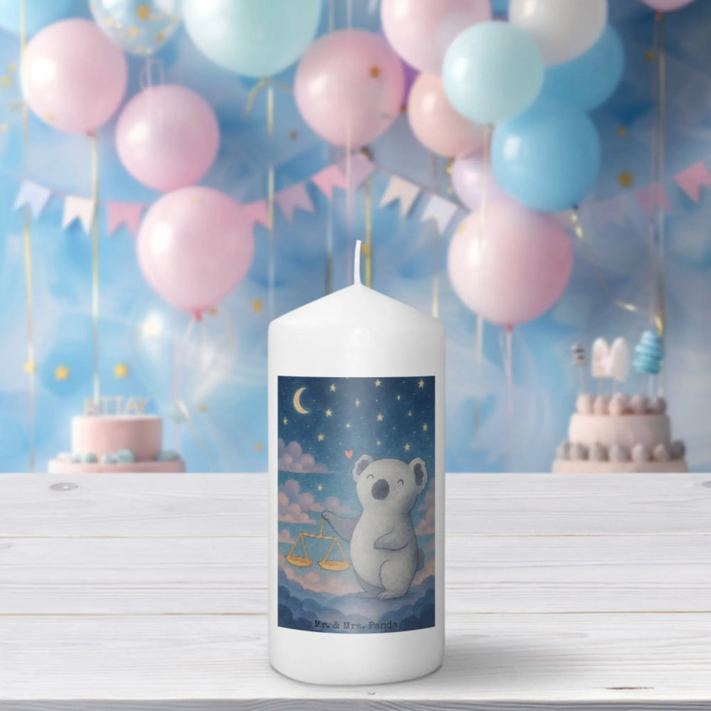 Kerze Waage Astrologie Design Kerze Mit Spruch, Kerze Für Taufe, Teelicht, Kerze Mit Prägung, Gartenkerze, Metall-Kerze, Kerze Als Gastgeschenk, Stumpenkerze, Votivkerze, Andachtskerze, Gedenkkerze, Laternenkerze, Dinnerkerzenpaar, Duftkerze, Tischkerze, Kerze Mit Fotoeinleger, Kerze Mit Motiv, Kerze Für Firmung, Streukerze, Sojawachskerze, Bio-Kerze, Kerze Mit Duft, Fair-Trade-Kerze, Stearin­kerze, Kerze Für Ostern, Dinnerkerze, Handgegossene Kerze, Grabkerze, Stabkerze, Trauerkerze, Glas-Kerze, Stumpenkerzen-Set, Kerze Mit Gravur, Tafelkerze, Handgemachte Kerze, Kerze Für Weihnachten, Kerze Für Advent, Kerze Mit Namensgravur, Kerze, Kerze Ohne Duft, Kerze Für Hochzeit, Kerze Für Kommunion, Blockkerze, Grablicht, Kerze Für Geburtstag, Outdoor-Kerze, Tierkreiszeichen, Sternzeichen, Horoskop, Astrologie, Aszendent, Geburtstagsgeschenk, Geschenk, Waage, Geschenk zum Geburtstag