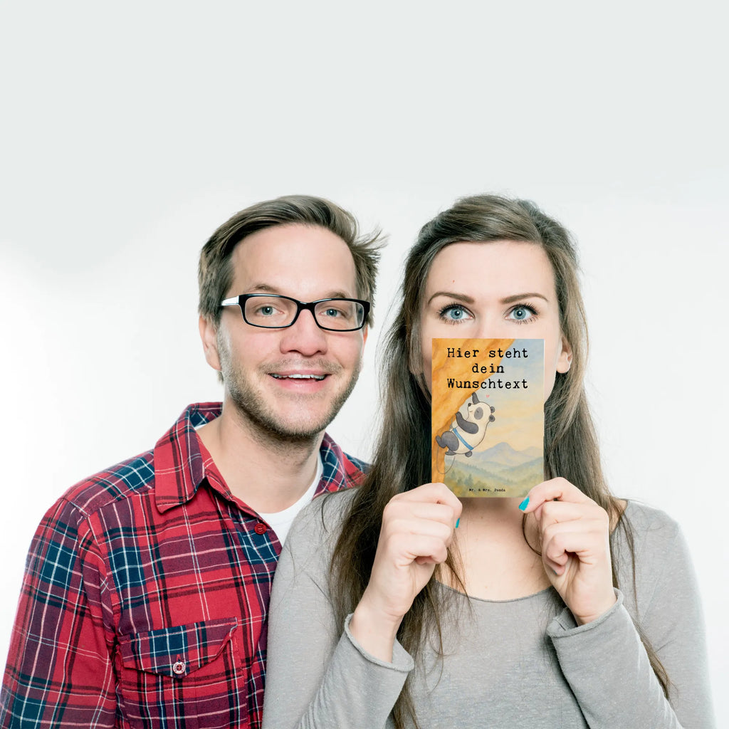 Personalisierte Postkarte Panda Klettern Design Einladung mit Namen, Ansichtskarte mit Namen, Postkarte bedrucken, Grußkarte mit Namen, Geschenkkarte mit Namen, Postkarte personalisierbar, Postkarte mit Wunschtext, Karte mit Wunschtext, Grußkarte mit Wunschtext, Einladung mit Wunschtext, Postkarte mit Namen, Ansichtskarte mit Wunschtext, Geschenkkarte mit Wunschtext, Karte mit Namen, Geschenk, Sport, Sportart, Hobby, Schenken, Danke, Dankeschön, Auszeichnung, Gewinn, Sportler, Klettern, Klettersport, Kletterhalle, Bouldern
