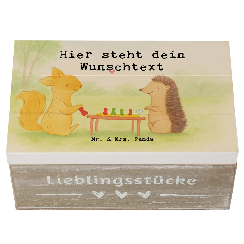 Personalisierte Holzkiste Eichhörnchen Gesellschaftsspiele Design Schatulle mit Namen, mit Namen, Erinnerungskiste Personalisiert, Aufbewahrungsbox Personalisiert, Schatzkiste Personalisiert, Kiste mit Namen, Erinnerungsbox mit Namen, Erinnerungsbox Personalisiert, Holzkiste mit Namen, Erinnerungskiste, Dekokiste mit Namen, Dekokiste Personalisiert, Schatzkiste mit Namen, Aufbewahrungsbox mit Namen, Truhe mit Namen, Geschenkbox personalisiert, Schatulle Personalisiert, Kiste Personalisiert, Holzkiste Personalisiert, Truhe Personalisiert, GEschenkdose personalisiert, Geschenk, Sport, Sportart, Hobby, Schenken, Danke, Dankeschön, Auszeichnung, Gewinn, Sportler, Gesellschaftsspiele, Spielen, Spieleabend