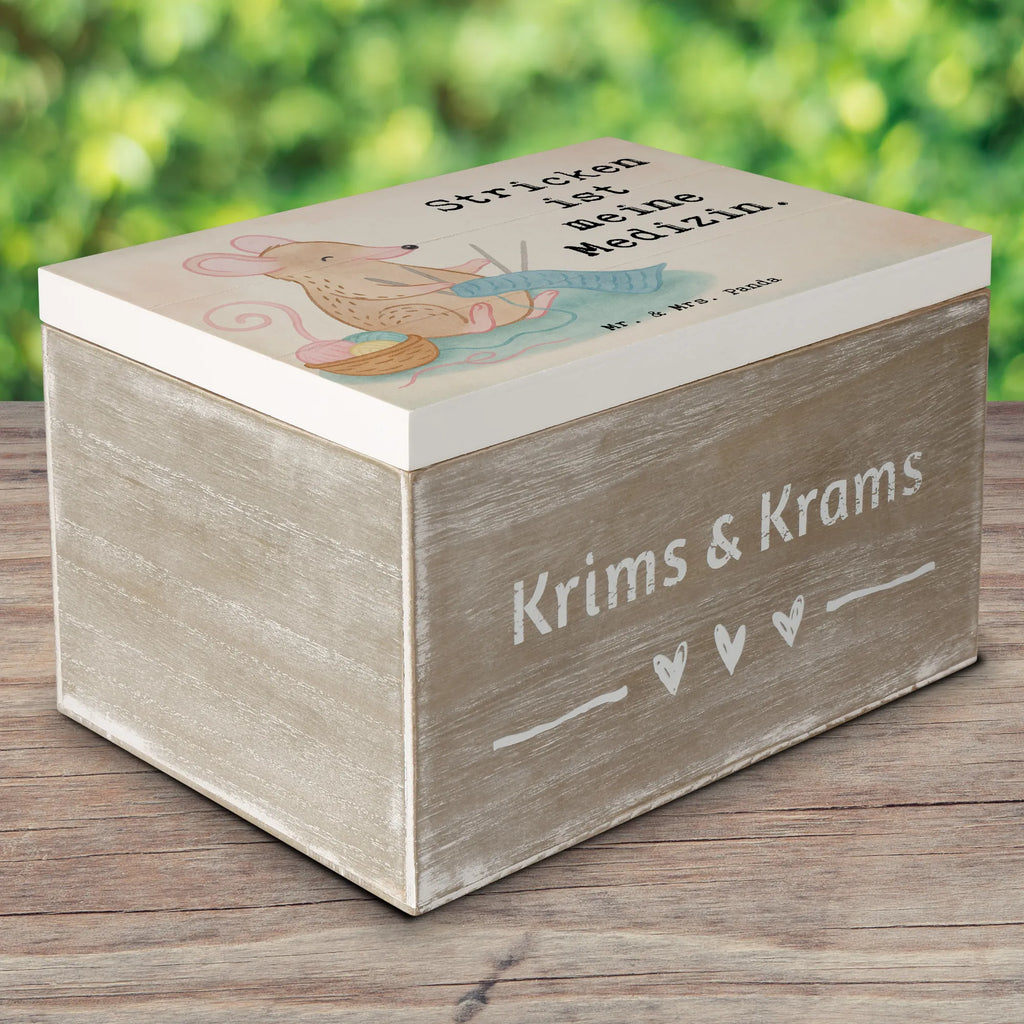 Holzkiste Maus Stricken Design Holzkiste, Erinnerungskiste, Geschenkdose, Aufbewahrungsbox, Dekokiste, XXL, Kiste, Erinnerungsbox, Schatulle, Schatzkiste, Truhe, Geschenkbox, Geschenk, Sport, Sportart, Hobby, Schenken, Danke, Dankeschön, Auszeichnung, Gewinn, Sportler, Stricken, DIY