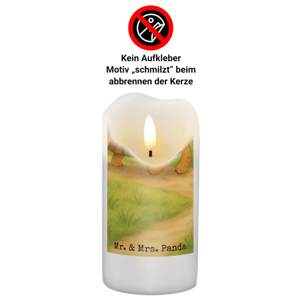 Kerze Schildkröte Marschieren Design Gartenkerze, Kerze Für Geburtstag, Kerze Für Taufe, Metall-Kerze, Outdoor-Kerze, Andachtskerze, Kerze Mit Fotoeinleger, Stearin­kerze, Grabkerze, Kerze Als Gastgeschenk, Trauerkerze, Streukerze, Kerze, Handgemachte Kerze, Bio-Kerze, Kerze Für Hochzeit, Kerze Mit Duft, Sojawachskerze, Fair-Trade-Kerze, Votivkerze, Grablicht, Kerze Für Advent, Stumpenkerzen-Set, Gedenkkerze, Kerze Ohne Duft, Tischkerze, Dinnerkerzenpaar, Duftkerze, Tafelkerze, Stumpenkerze, Laternenkerze, Kerze Für Ostern, Teelicht, Kerze Mit Gravur, Glas-Kerze, Kerze Für Weihnachten, Kerze Mit Spruch, Handgegossene Kerze, Stabkerze, Kerze Mit Motiv, Kerze Für Firmung, Kerze Mit Prägung, Kerze Mit Namensgravur, Blockkerze, Dinnerkerze, Kerze Für Kommunion, Meerestiere, Meer, Urlaub, Schildkröten, Schildkröte, Neustart, Inspiration, Abenteuer, Reiselust, Motivation, get lost, Lieblingsmensch