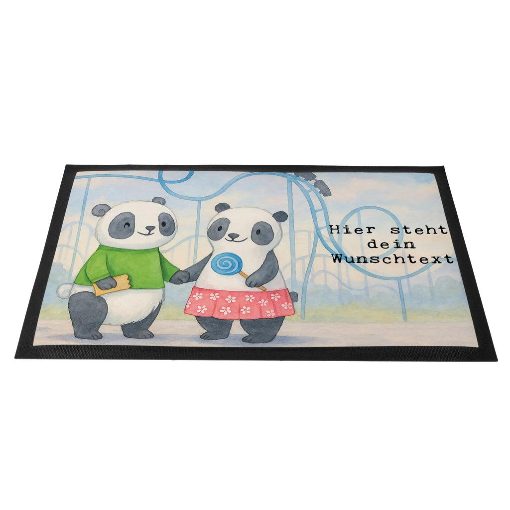 Personalisierte Fußmatte Pandas Freizeitpark besuchen Design Personalisiert, Wunschnamen, Namensfussmatte, Bedrucken, Türvorleger personalisiert, Fußmatte bedrucken, Fußmatte mit Namen, Türvorleger mit Namen, Personalisierte Fußmatte, Haustürmatte personalisiert, Personalisieruung, Geschenk, Sport, Sportart, Hobby, Schenken, Danke, Dankeschön, Auszeichnung, Gewinn, Sportler, Achterbahn fahren, Freizeitpark besuchen